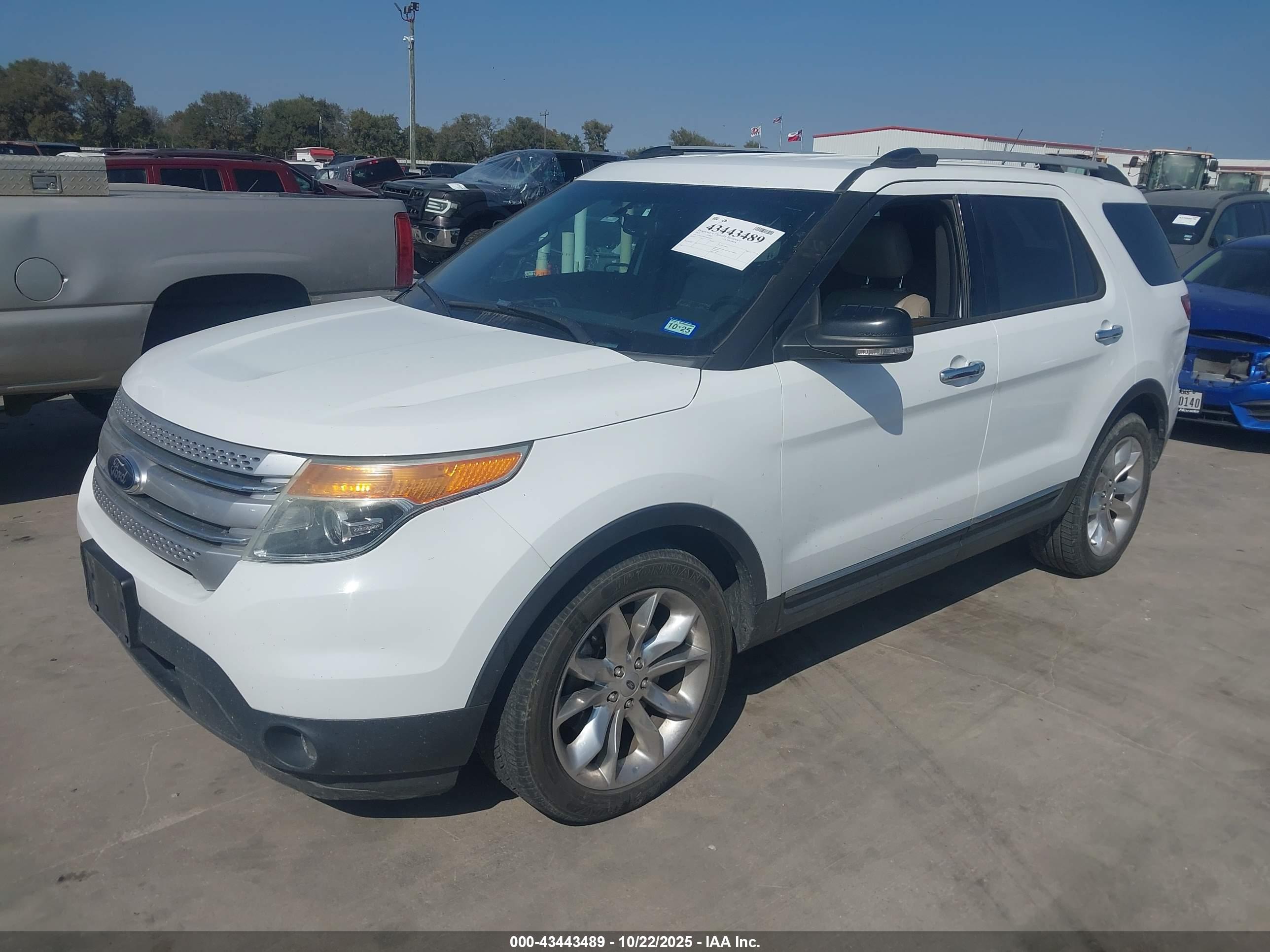 FORD EXPLORER image 2