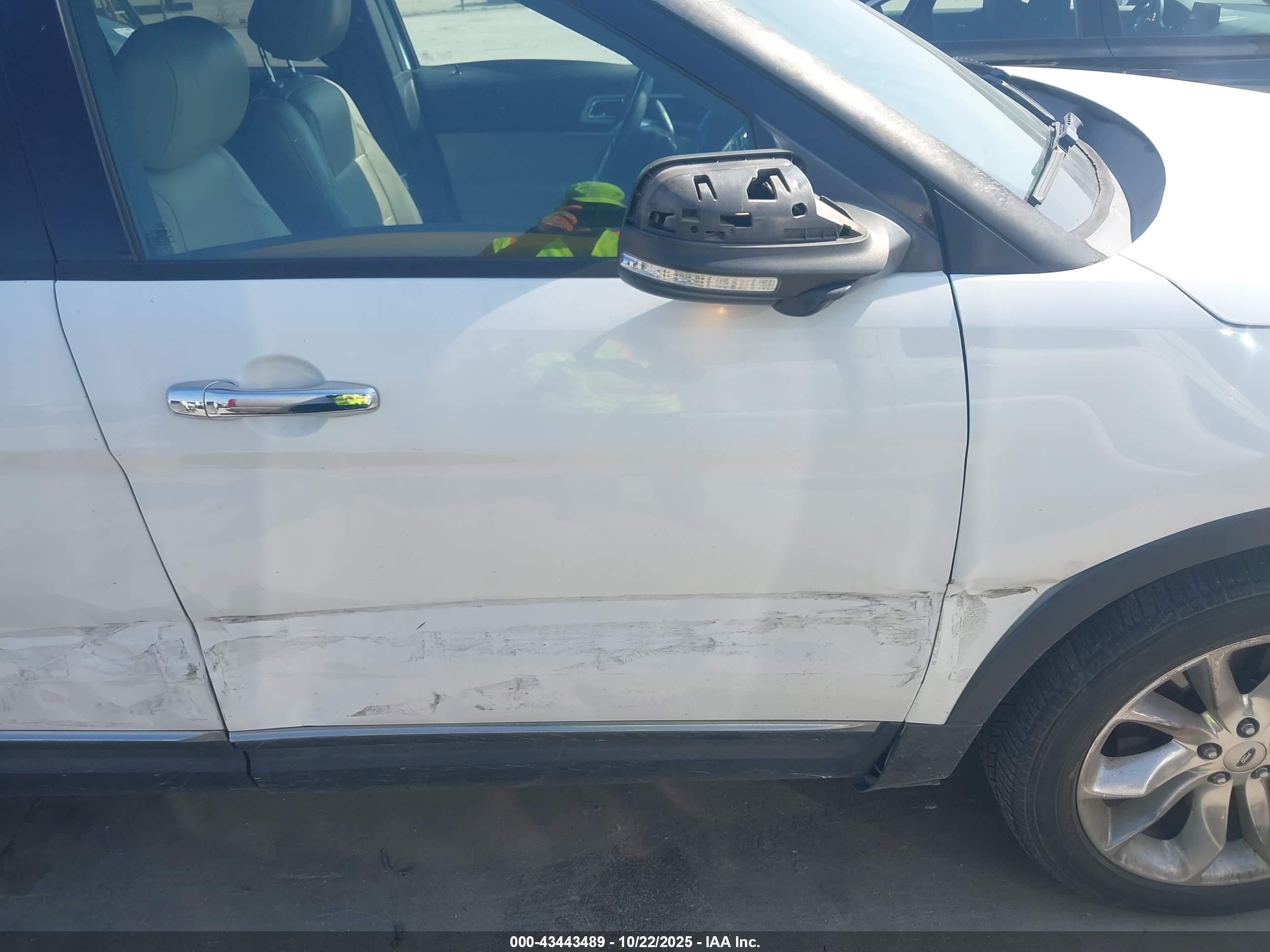 FORD EXPLORER image 6