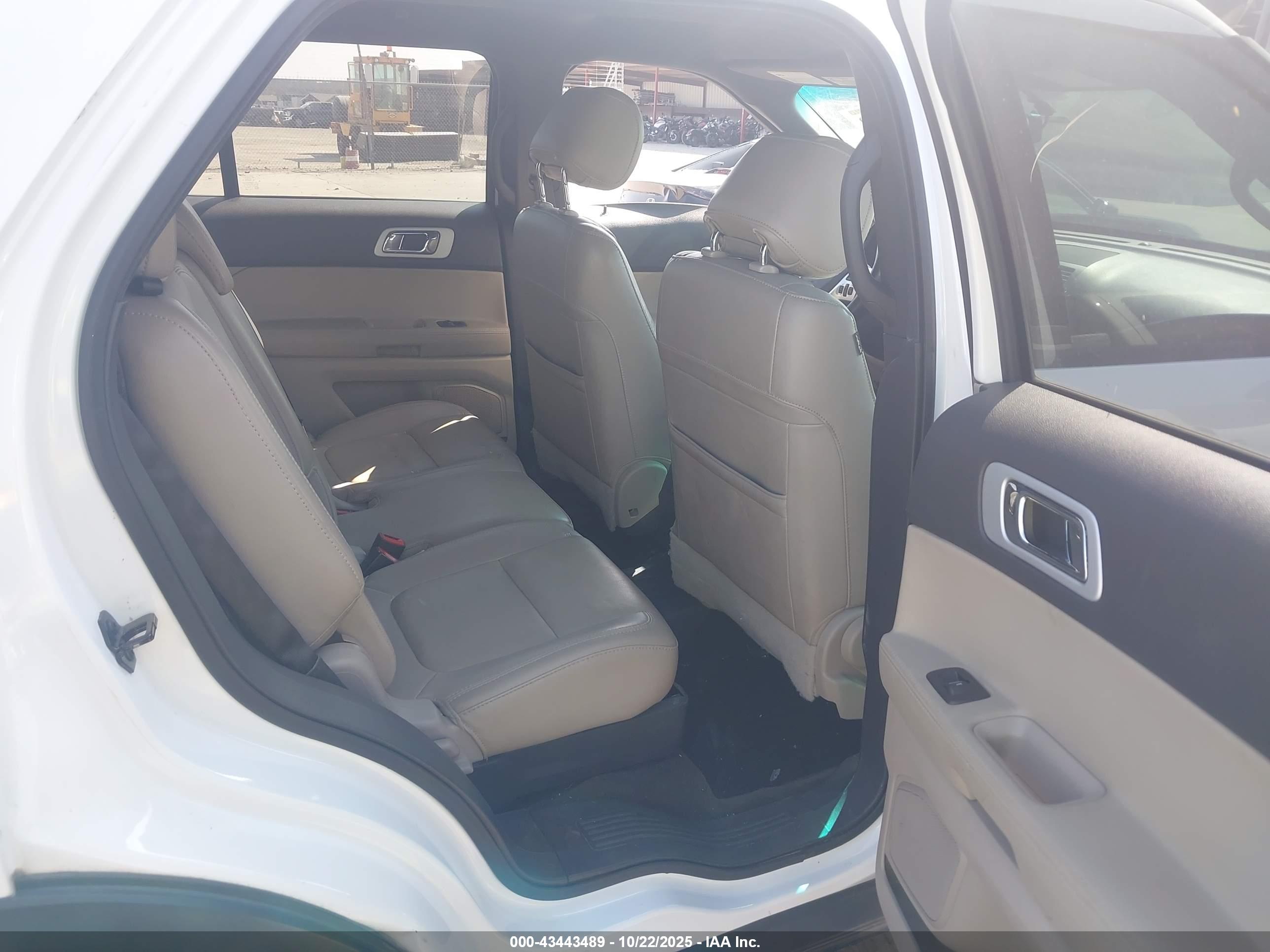 FORD EXPLORER image 8