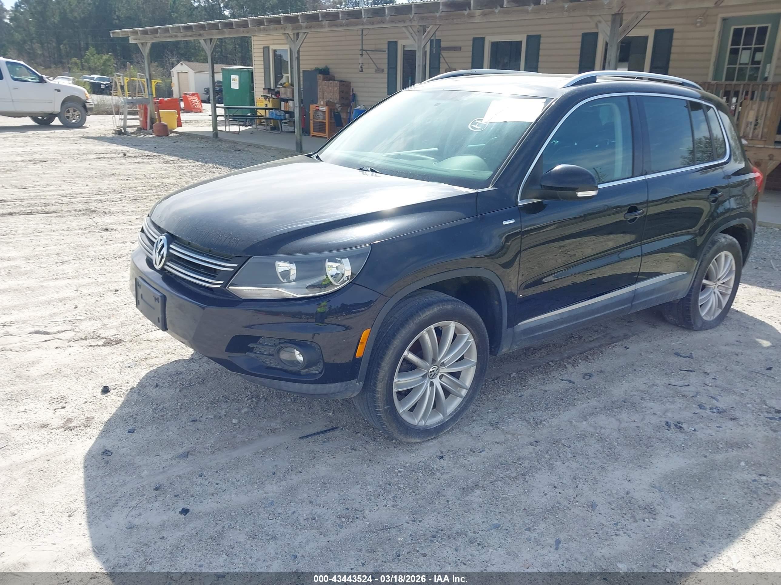 VOLKSWAGEN TIGUAN image 2