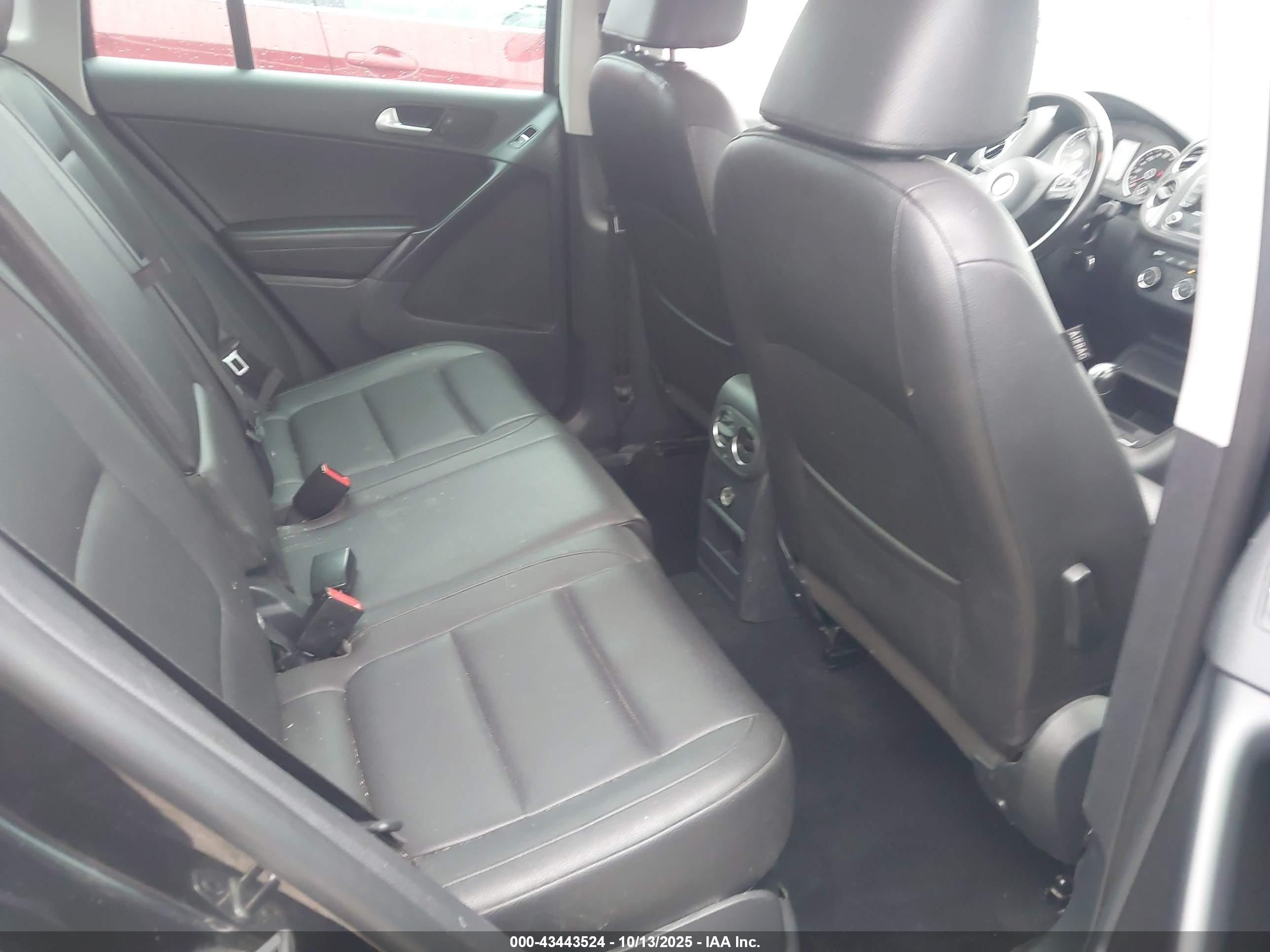 VOLKSWAGEN TIGUAN image 8