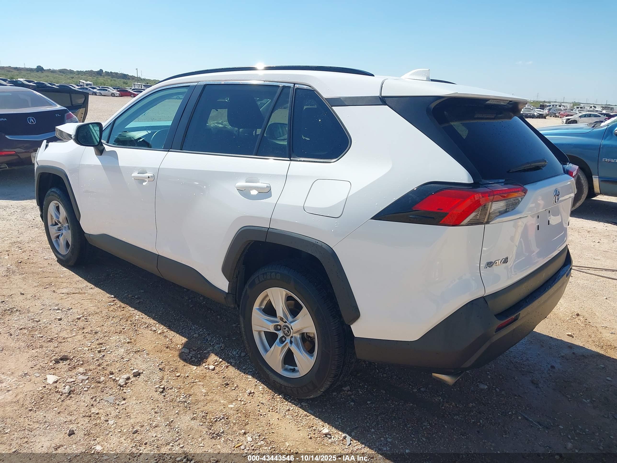 TOYOTA RAV4 image 3