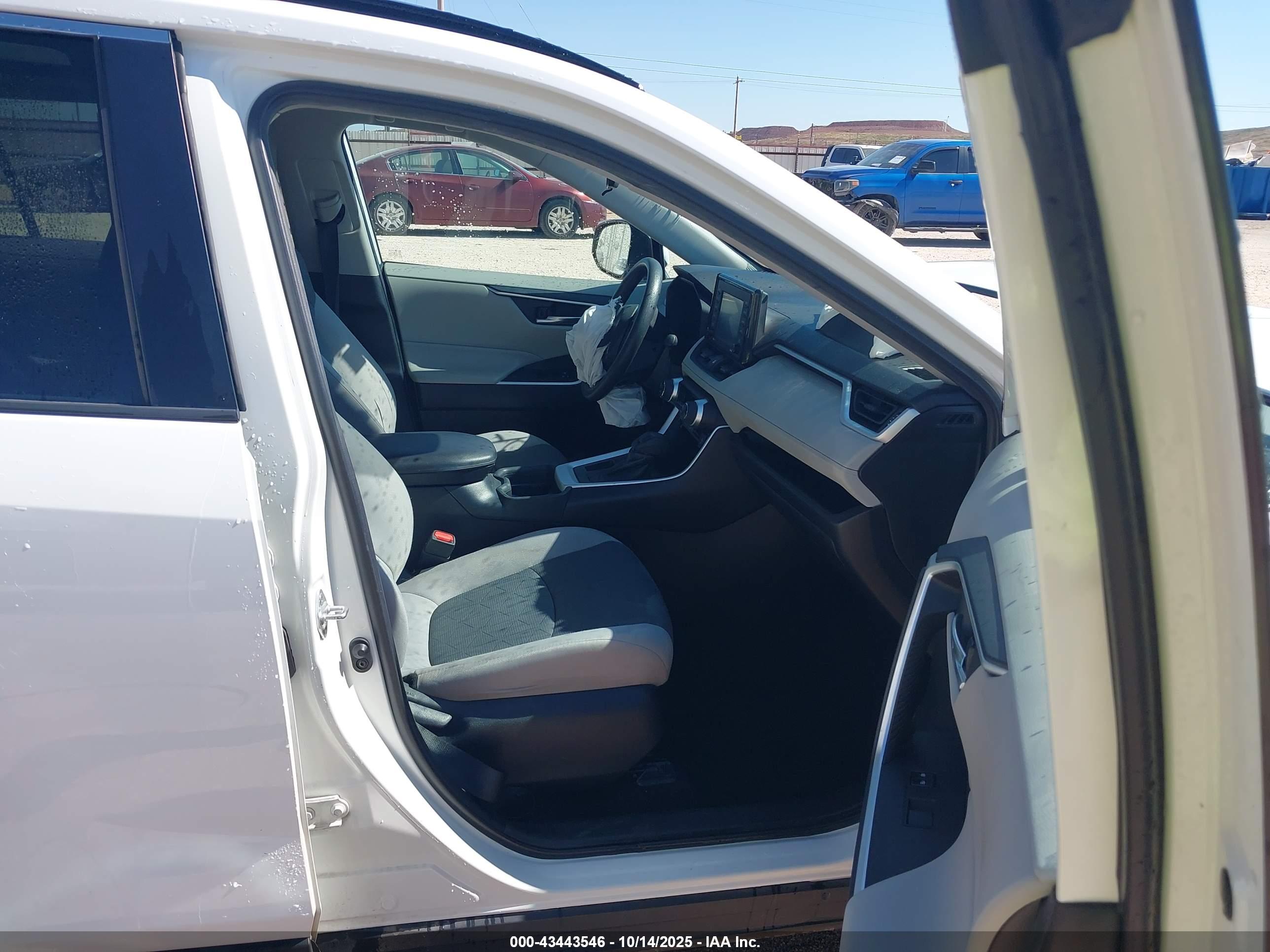 TOYOTA RAV4 image 5