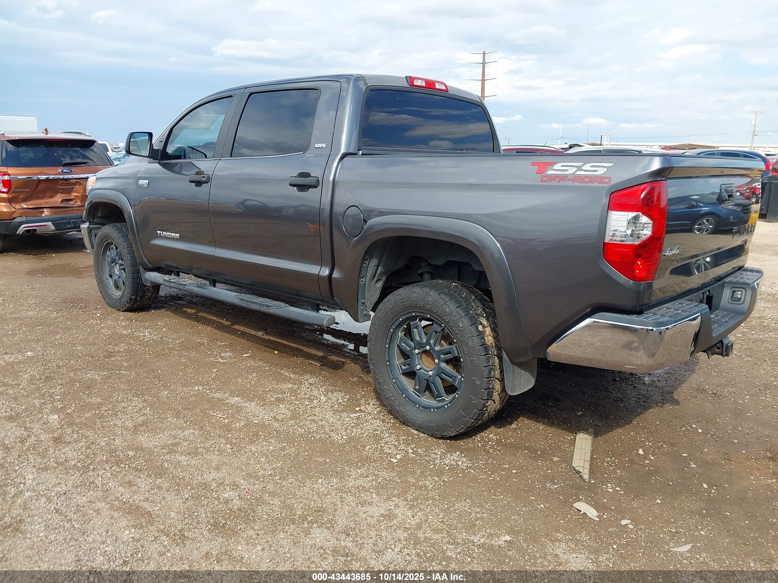 TOYOTA TUNDRA image 3