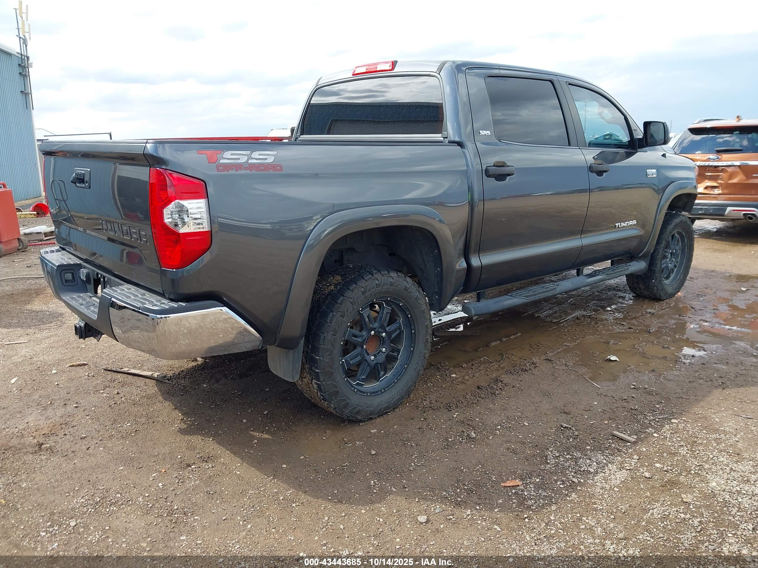 TOYOTA TUNDRA image 4