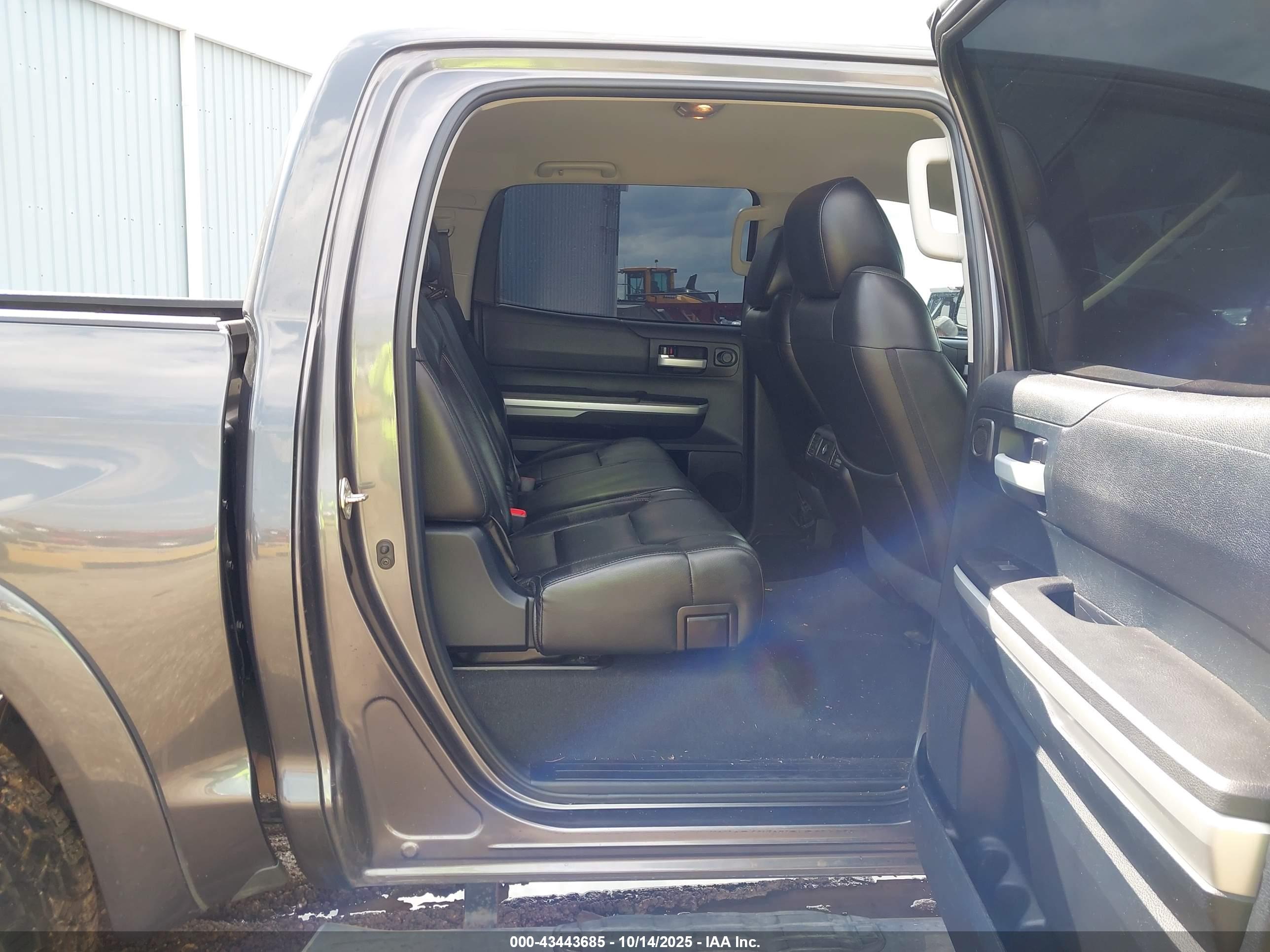 TOYOTA TUNDRA image 8
