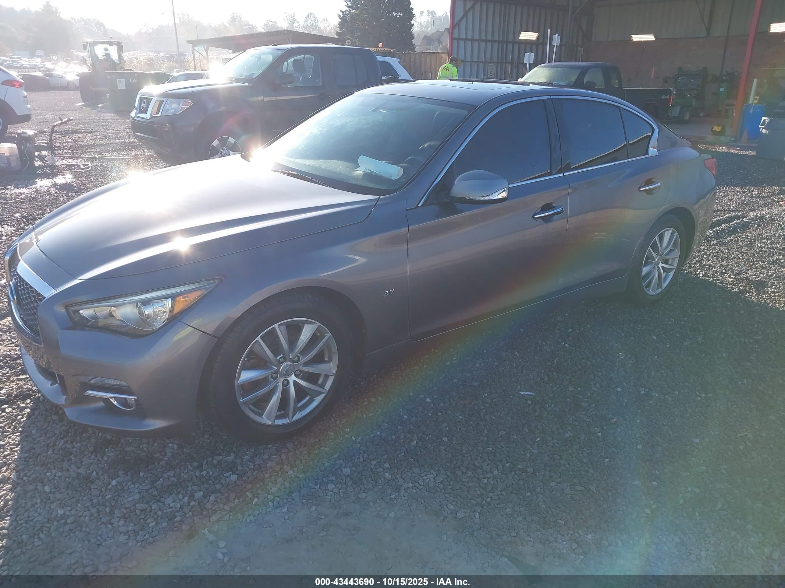INFINITI Q50 image 2