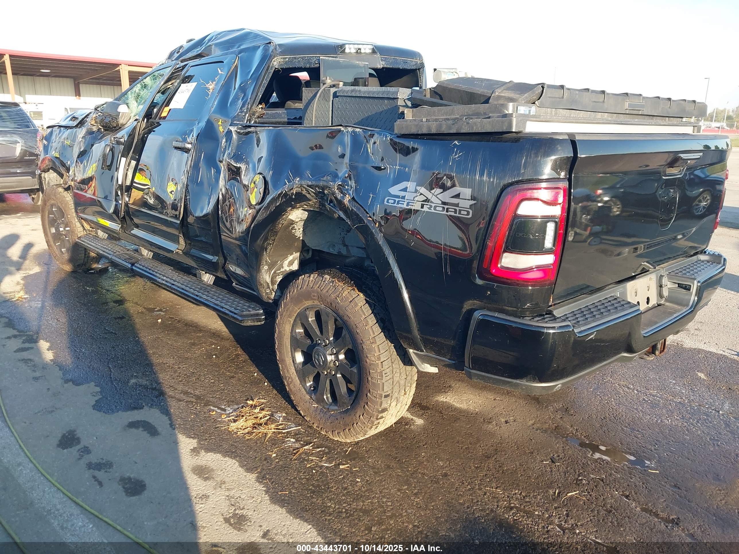 RAM 2500 image 3
