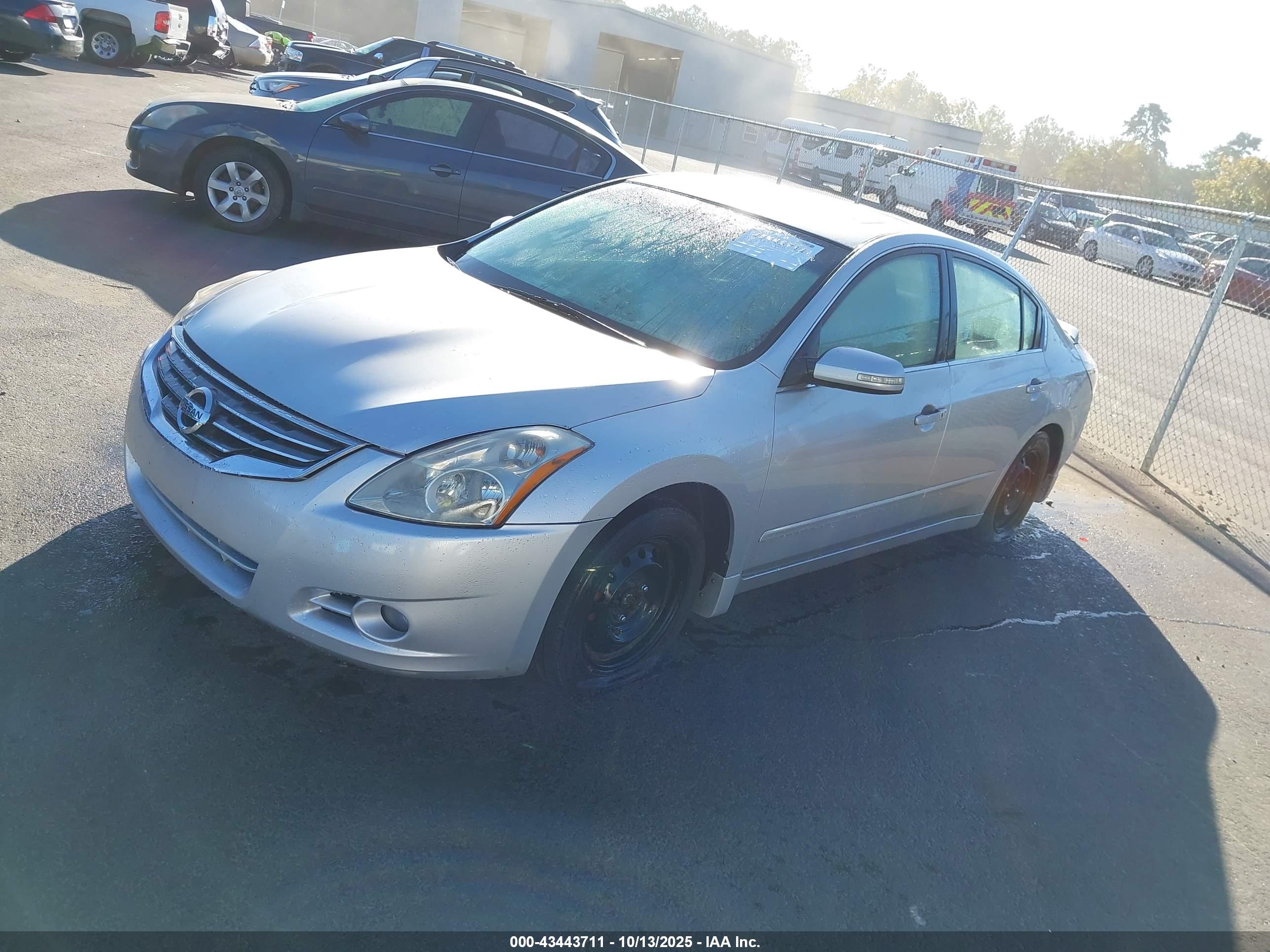 NISSAN ALTIMA image 2