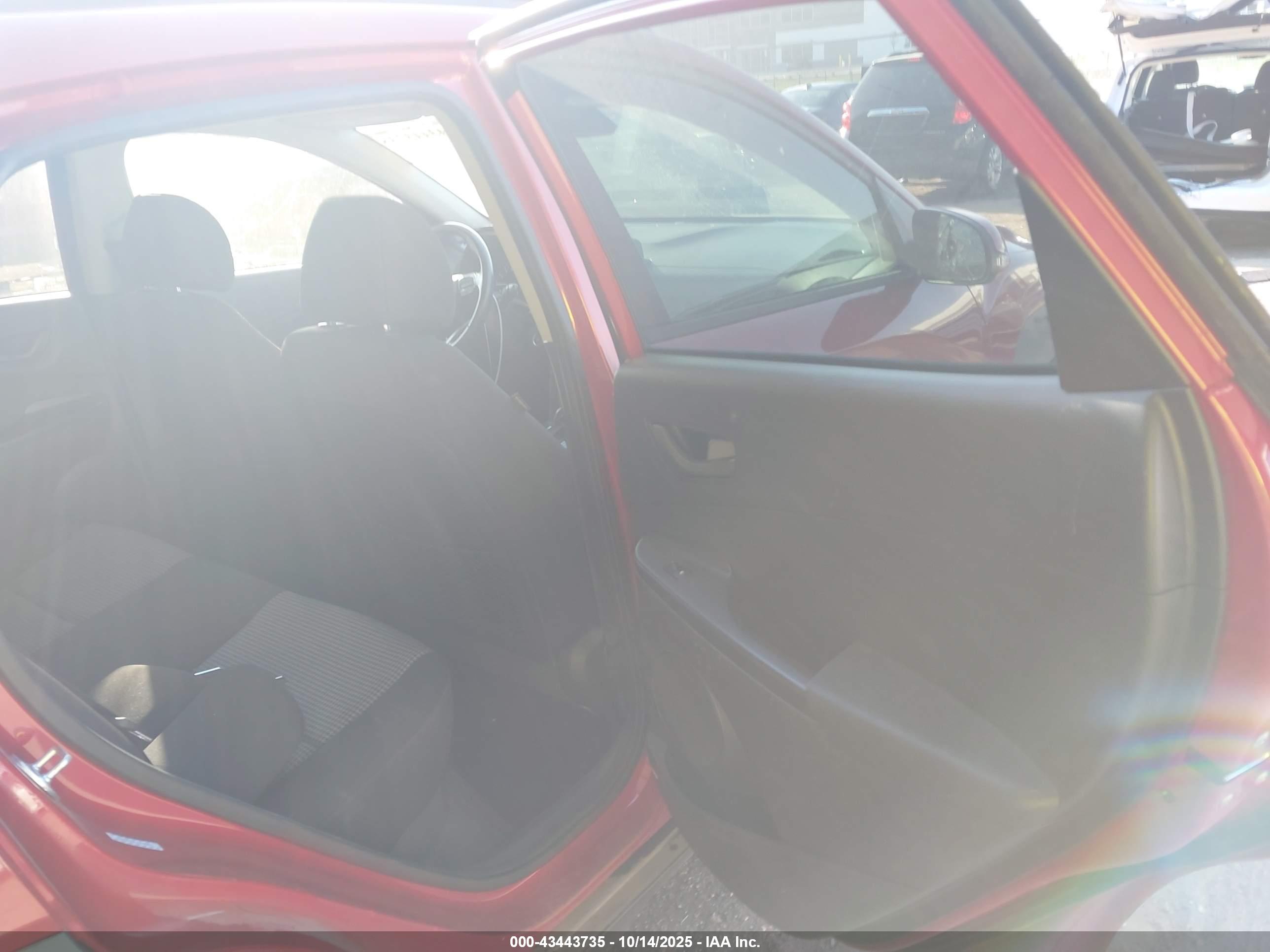 HYUNDAI KONA image 8