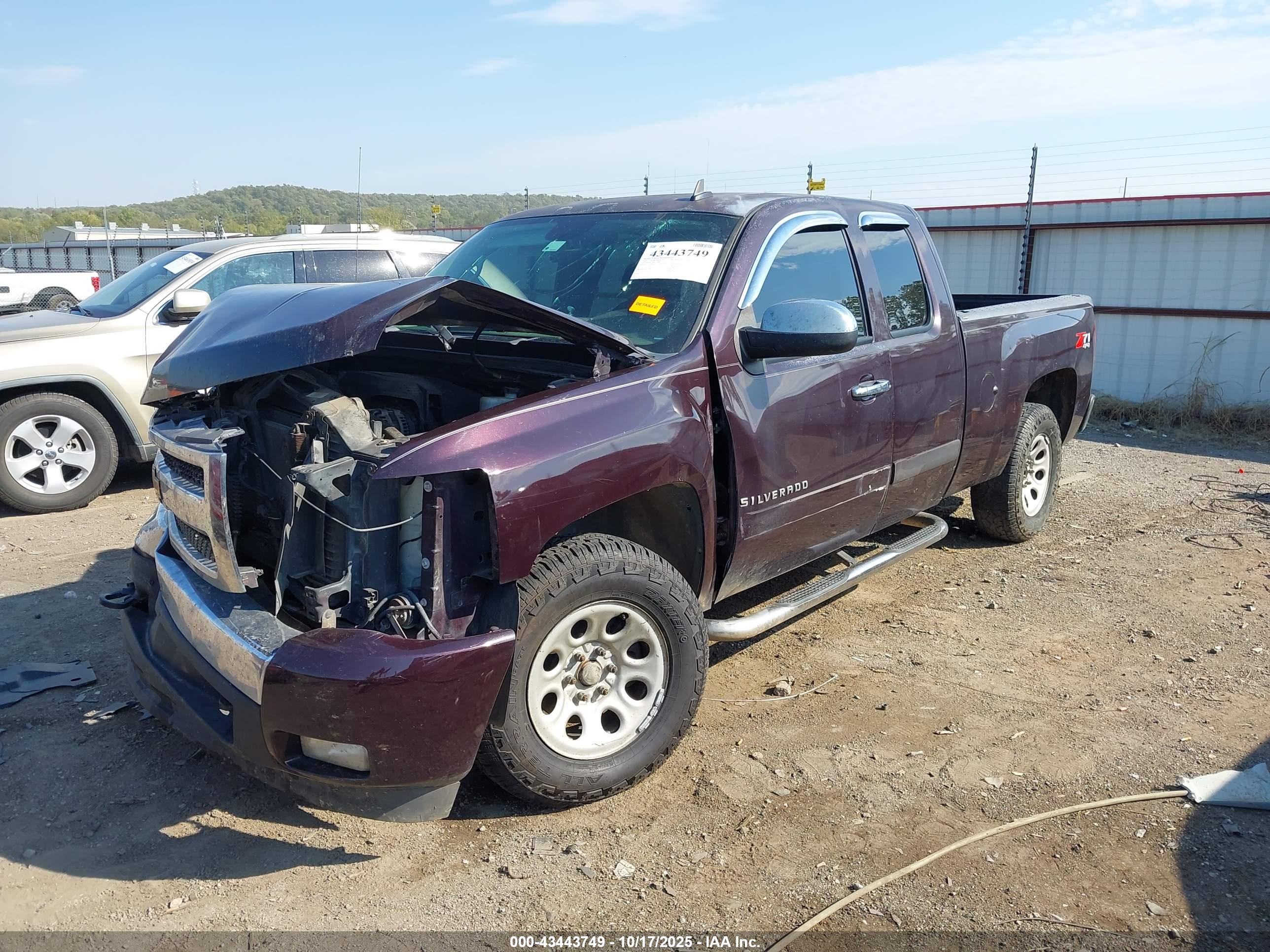 CHEVROLET SILVERADO image 2