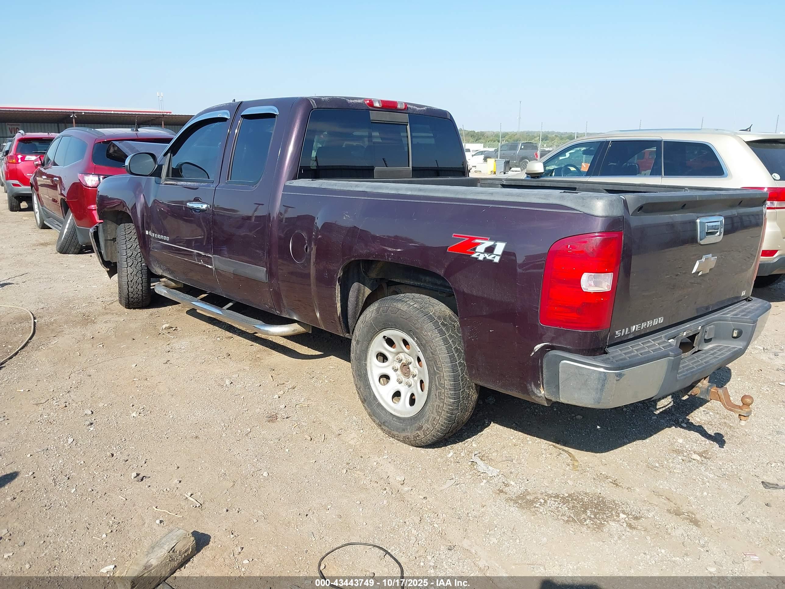 CHEVROLET SILVERADO image 3