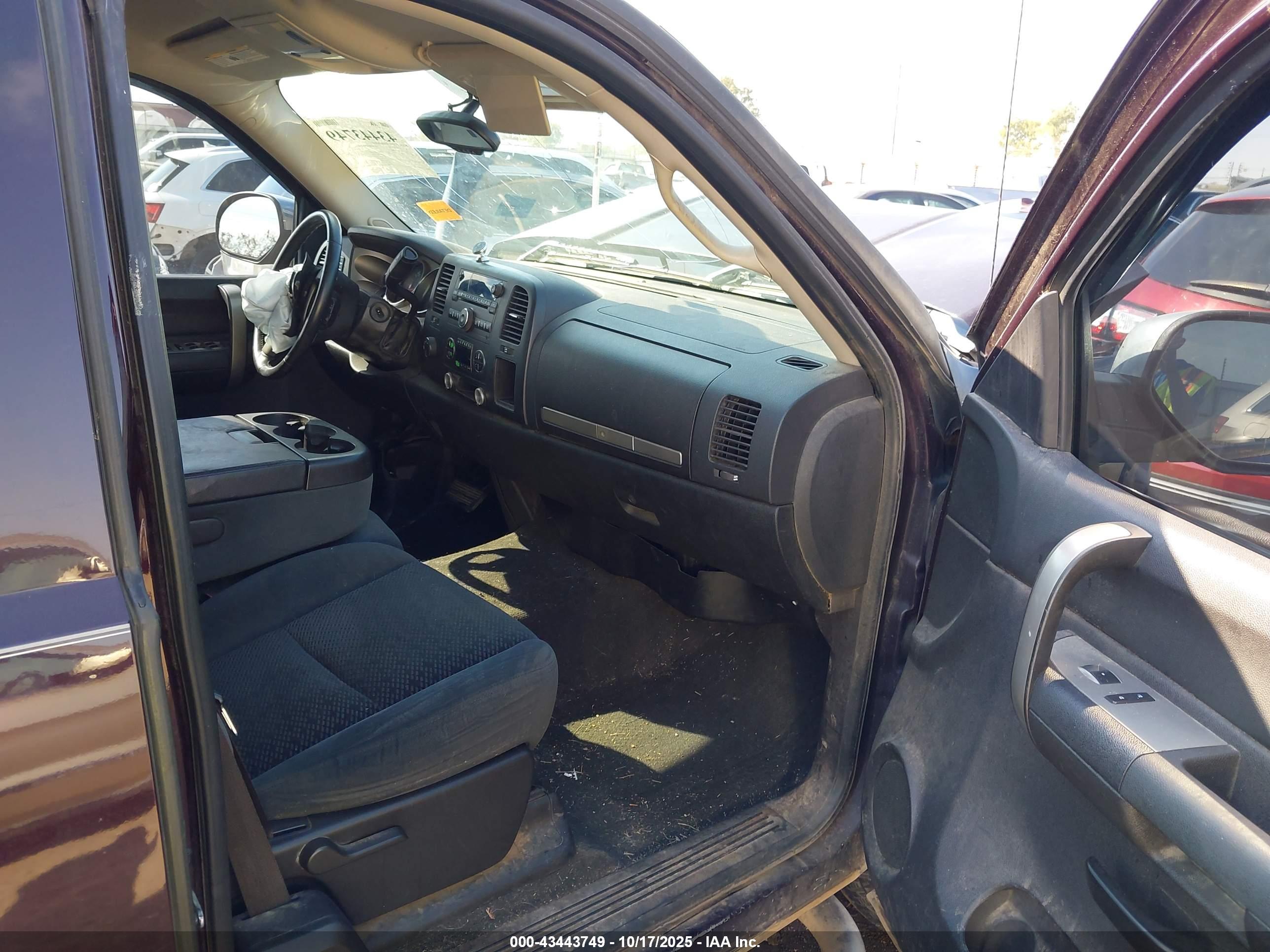 CHEVROLET SILVERADO image 5