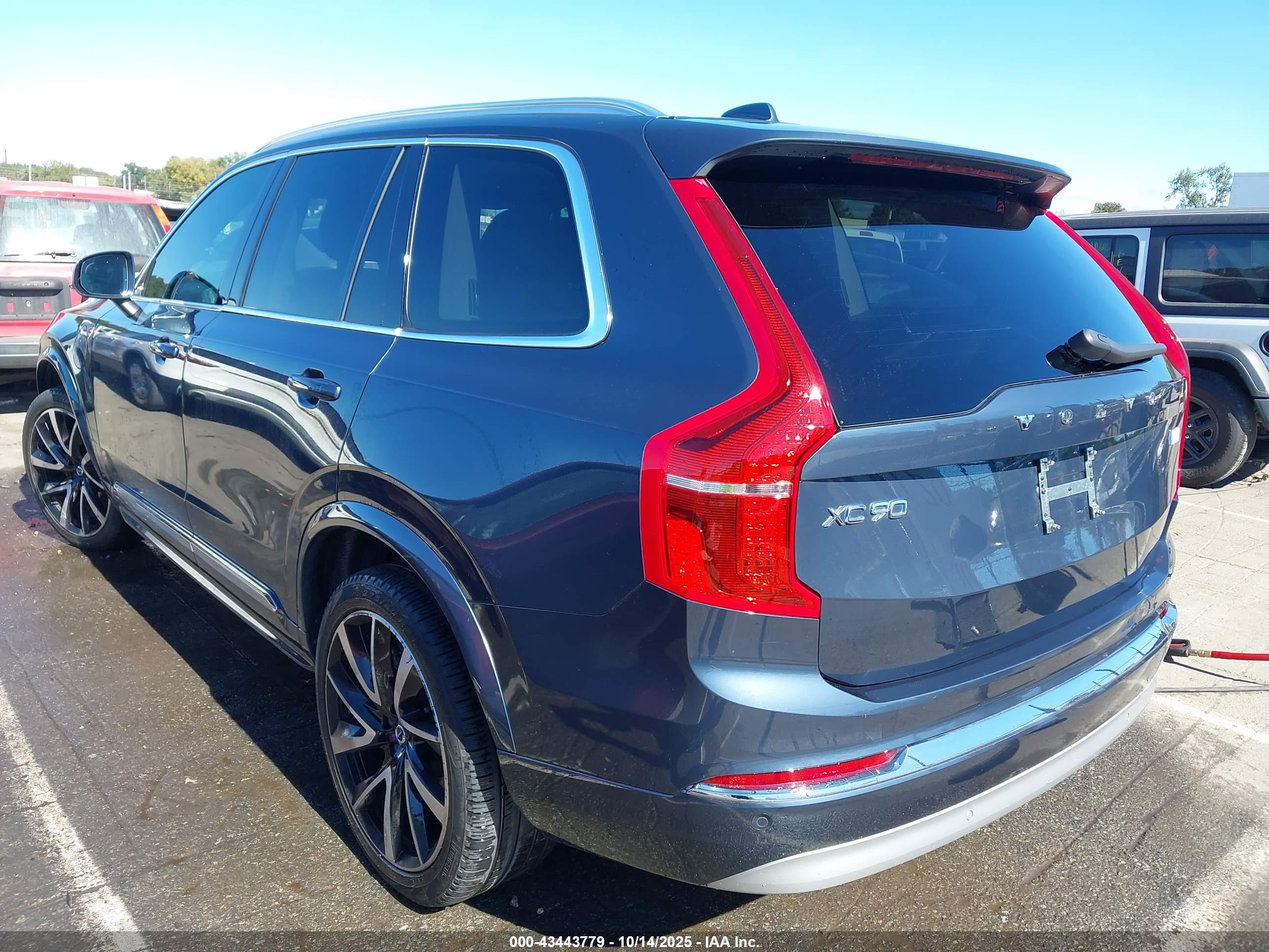 VOLVO XC90 image 3