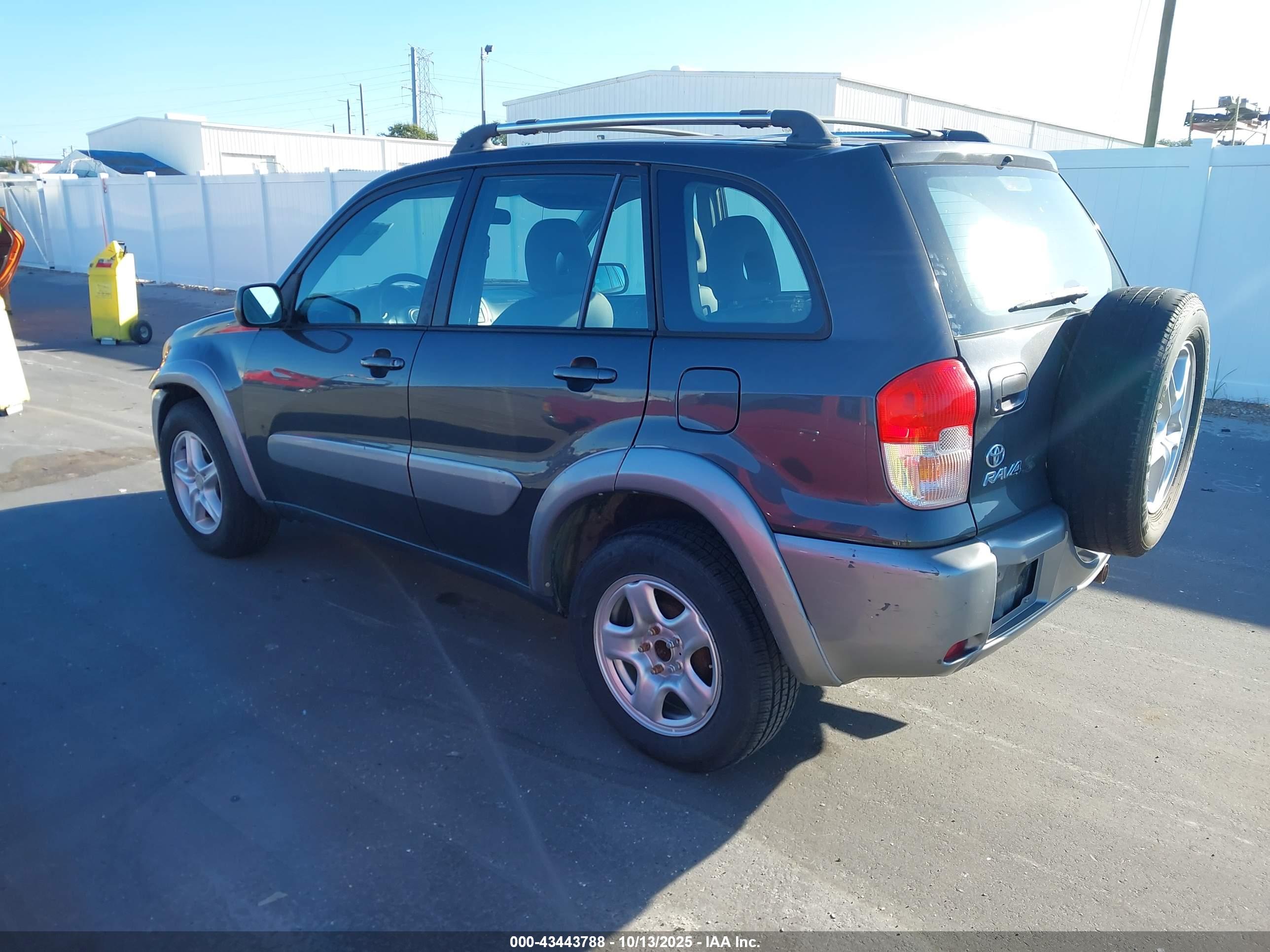 TOYOTA RAV4 image 3