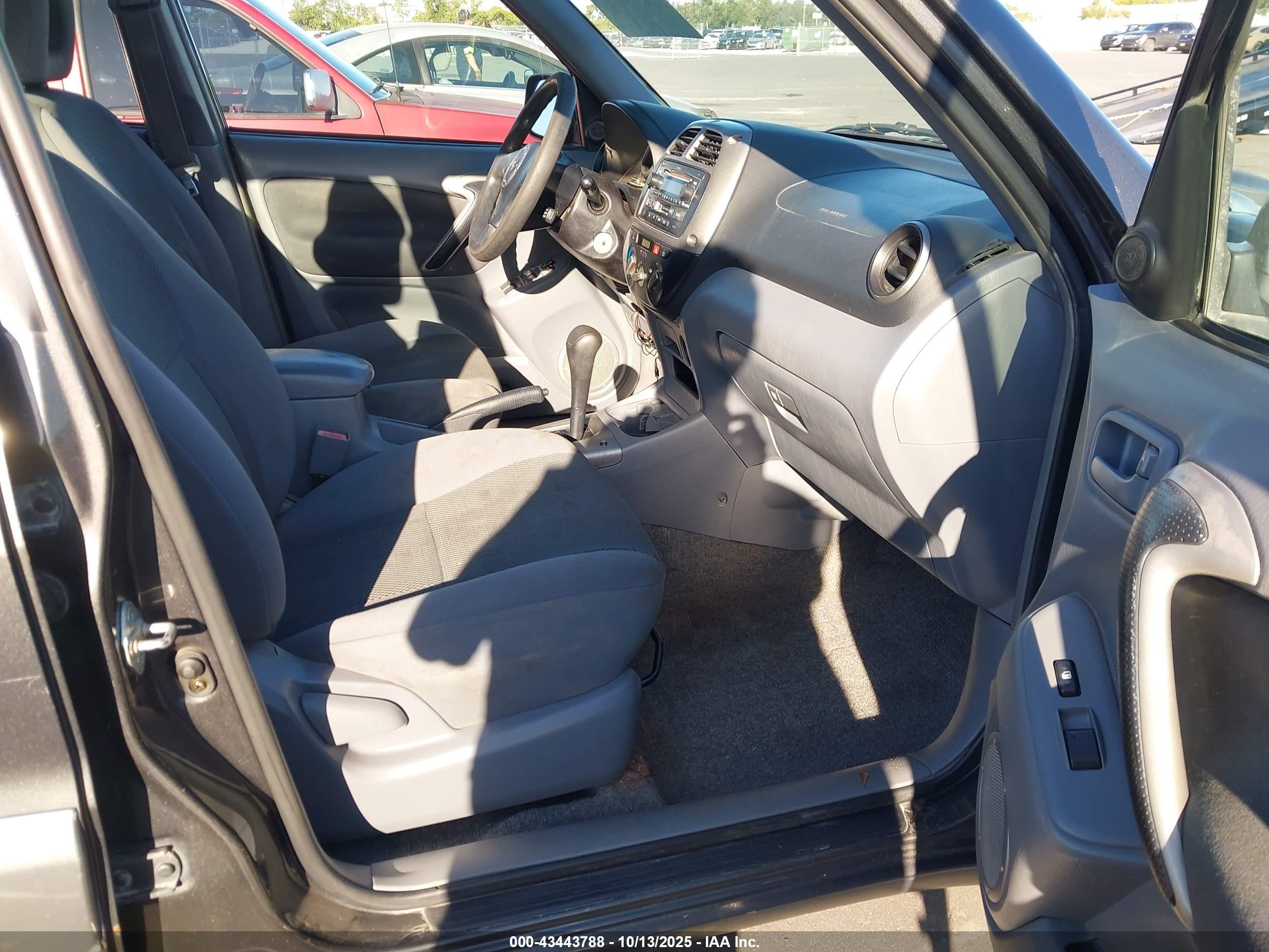 TOYOTA RAV4 image 5