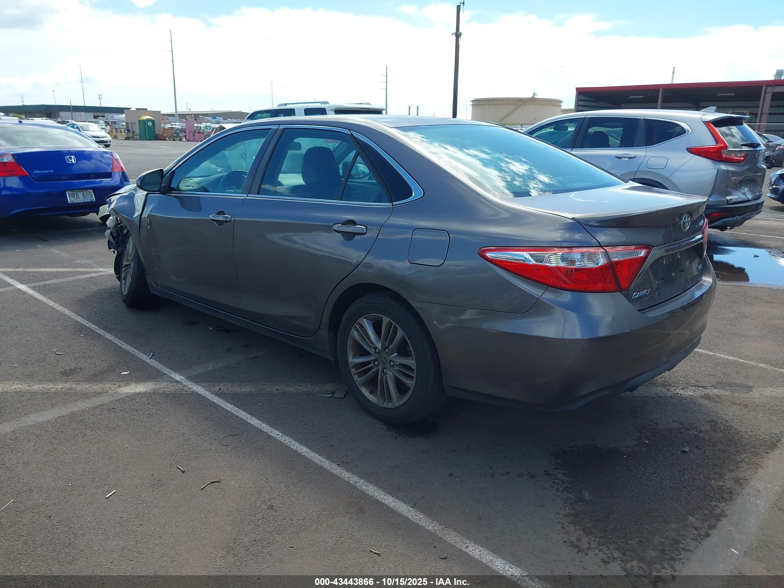 TOYOTA CAMRY image 3