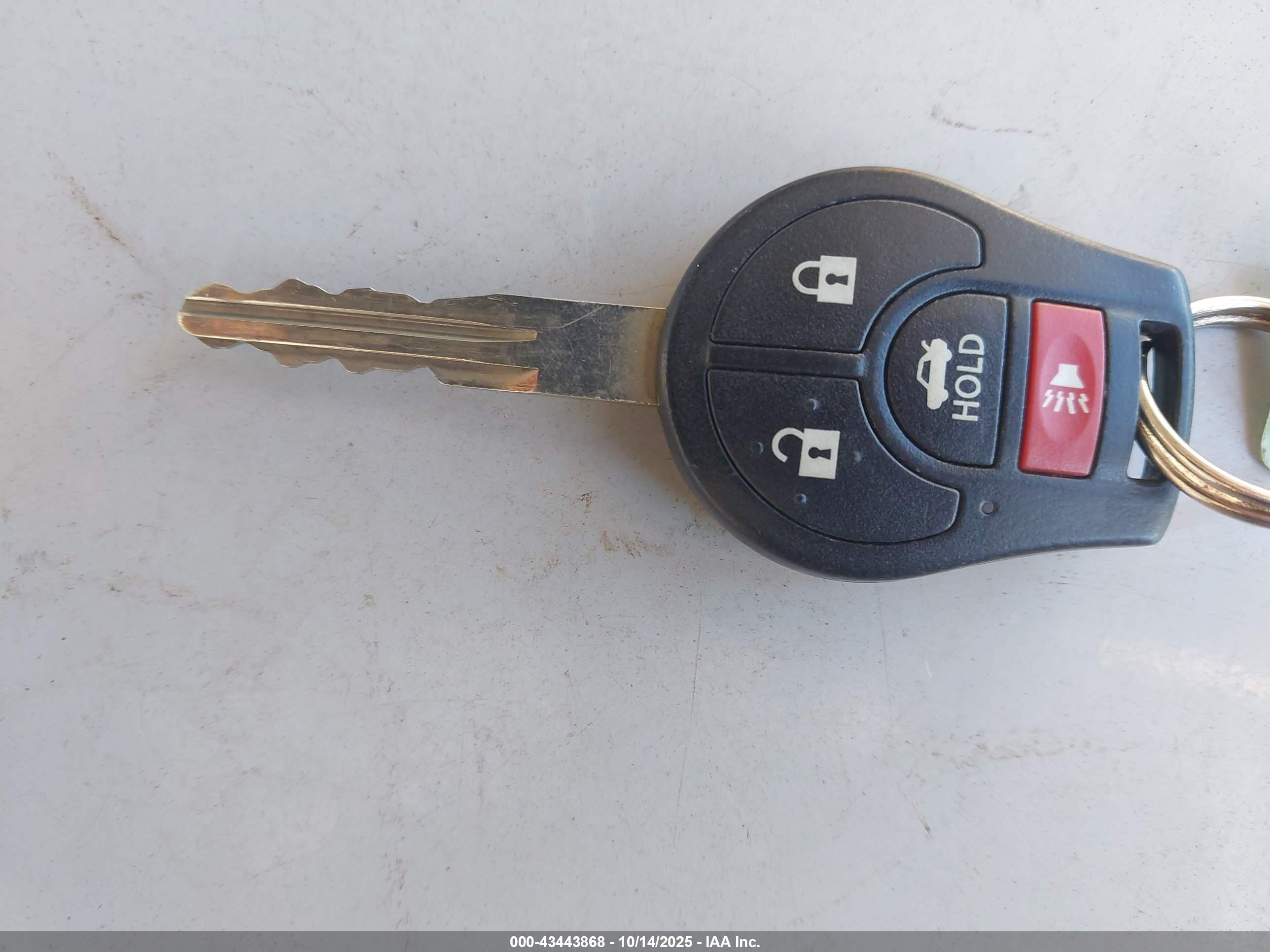 NISSAN VERSA image 11