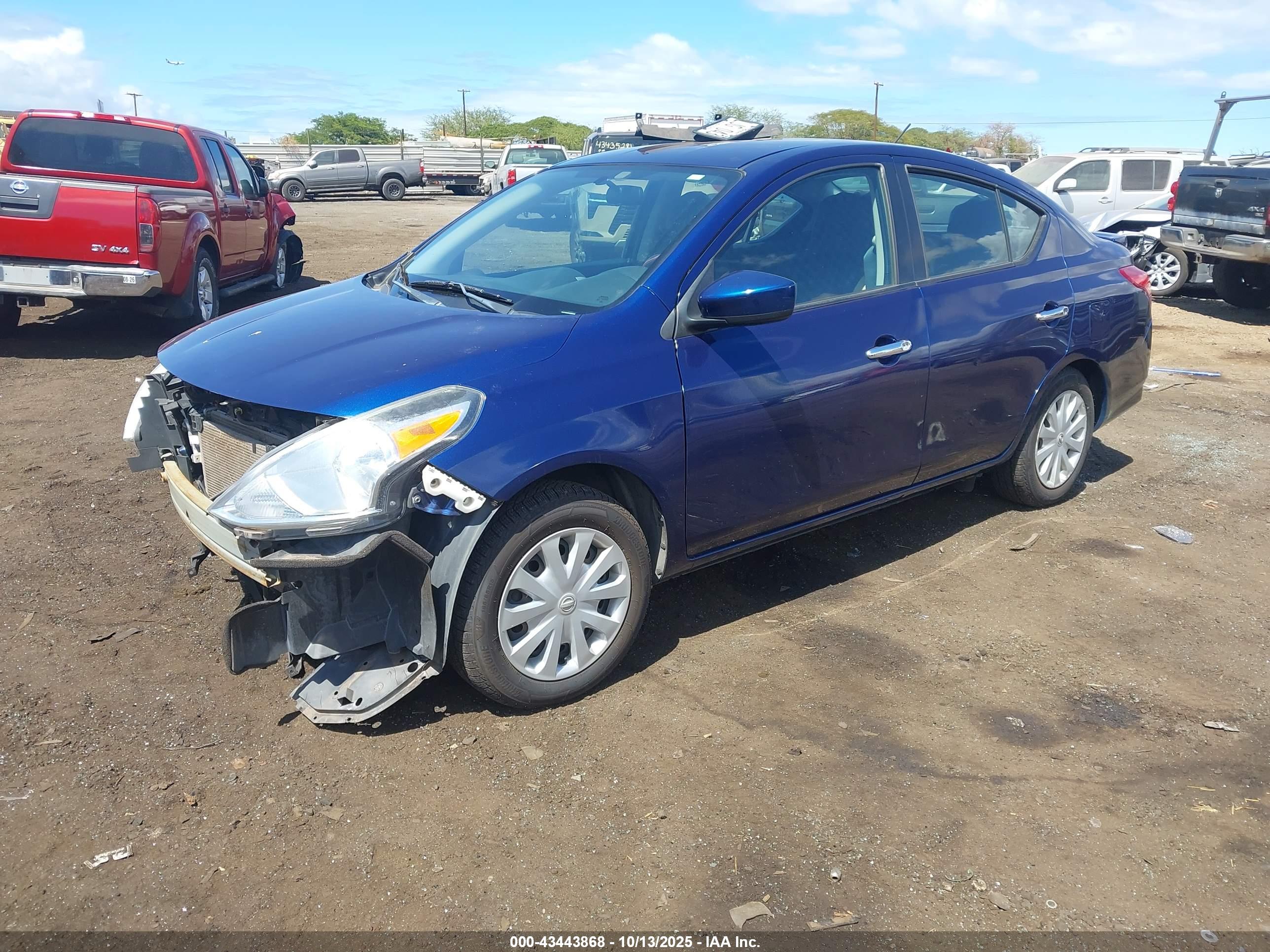 NISSAN VERSA image 2