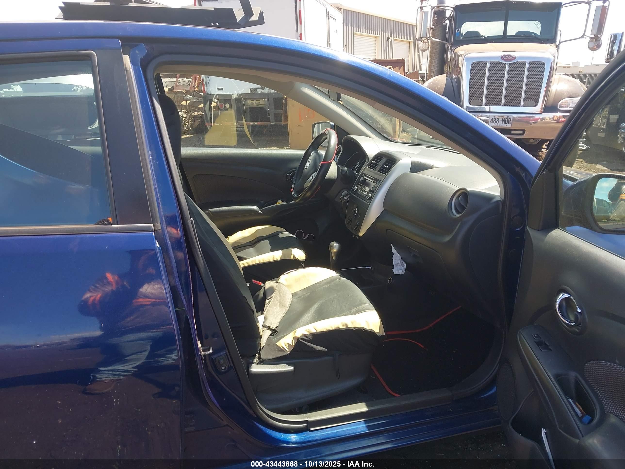 NISSAN VERSA image 5