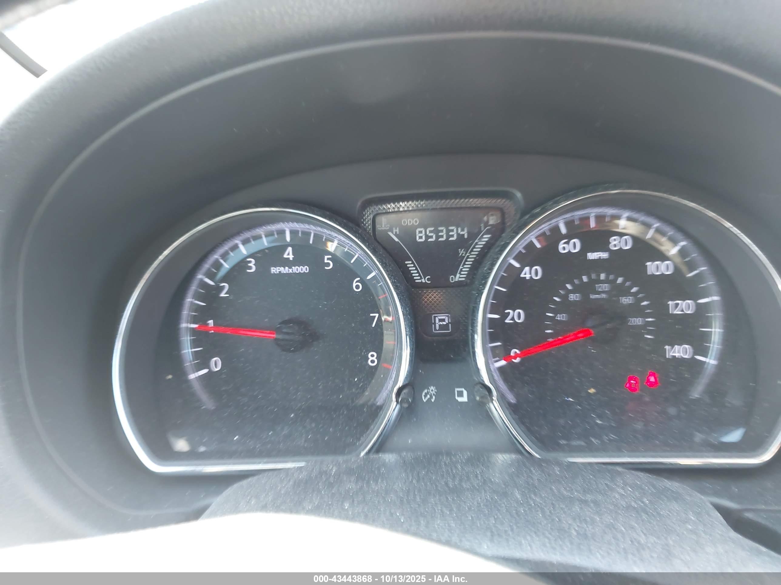 NISSAN VERSA image 7