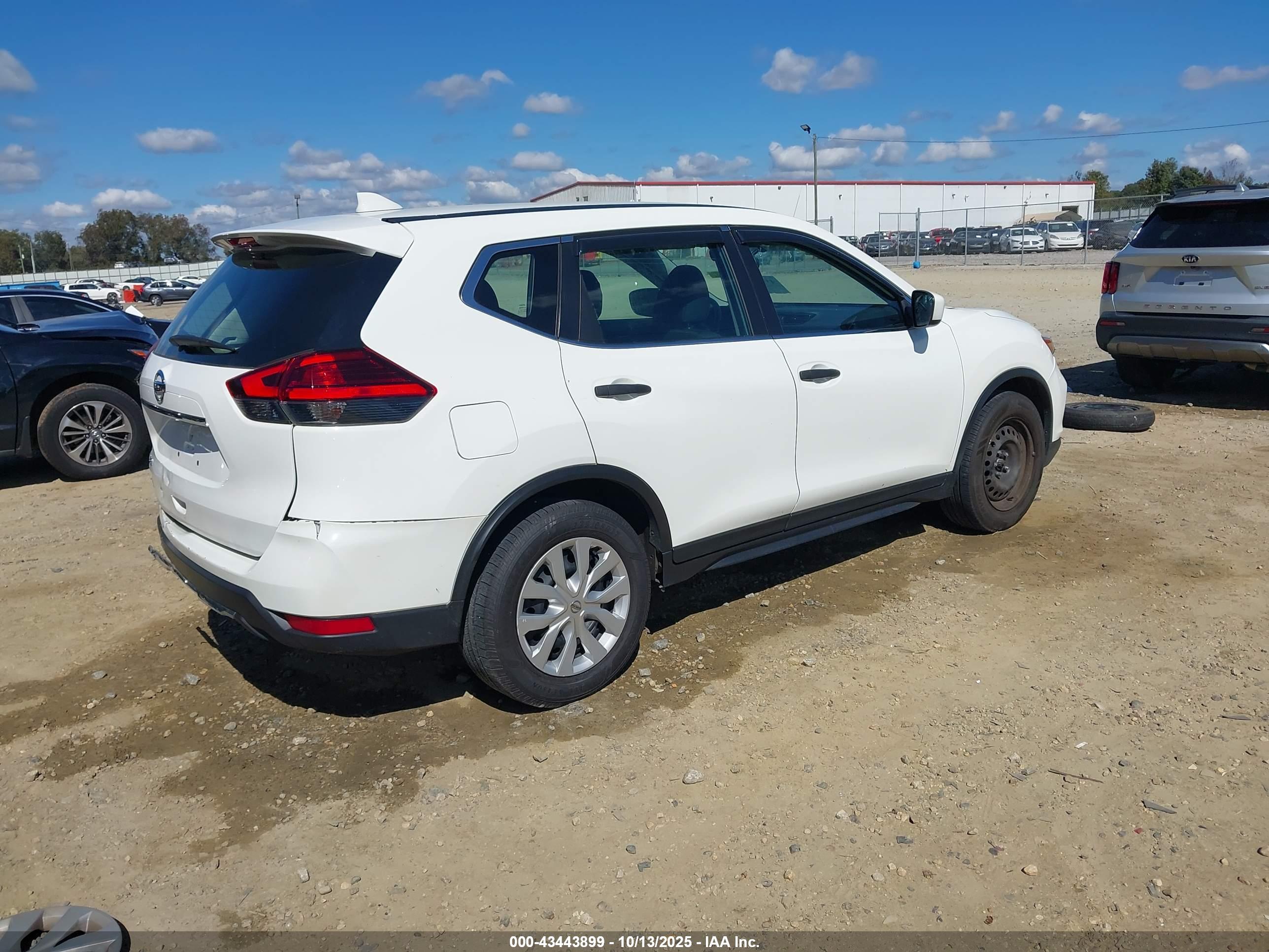 NISSAN ROGUE image 4