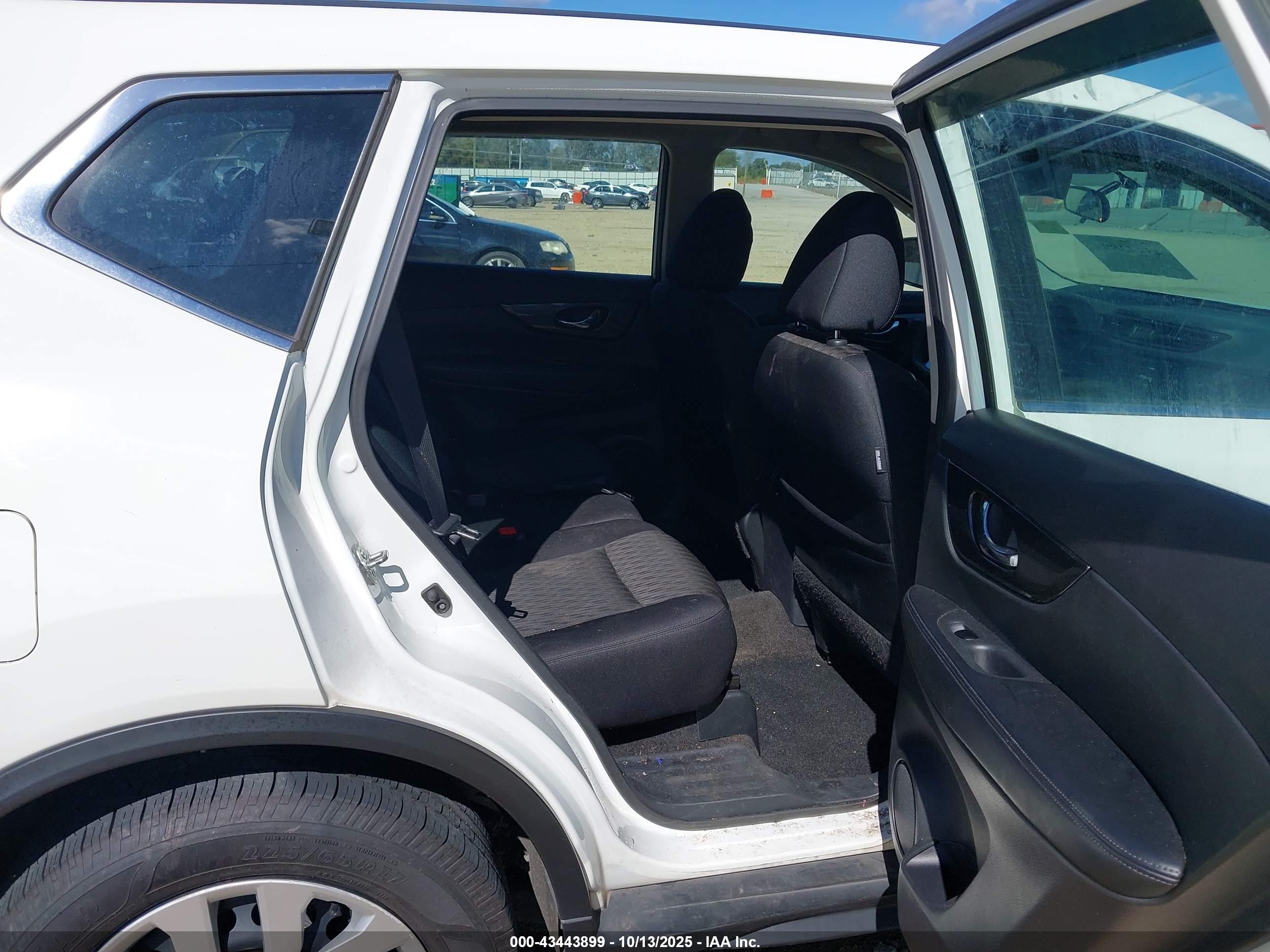 NISSAN ROGUE image 8