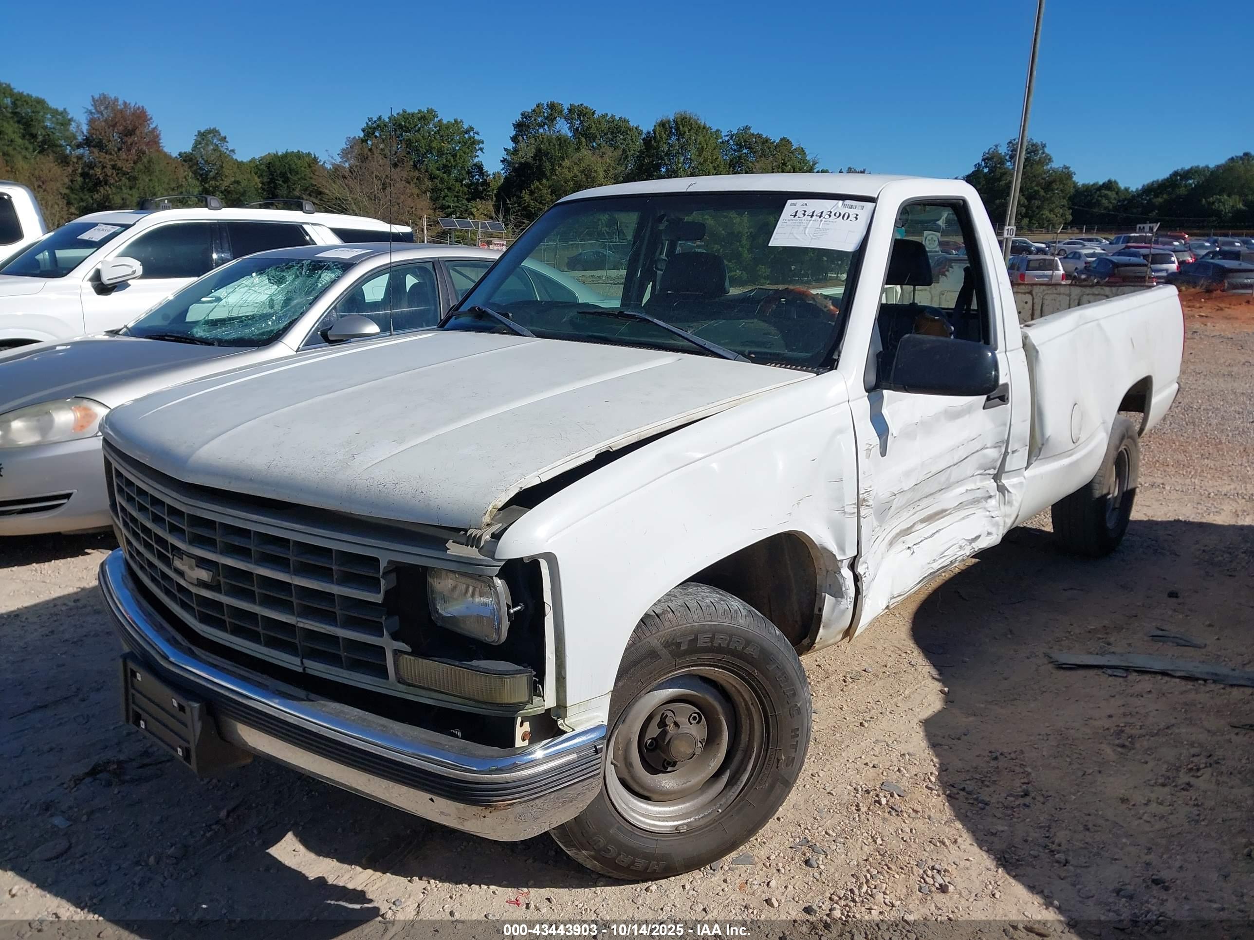 CHEVROLET C1500 image 2