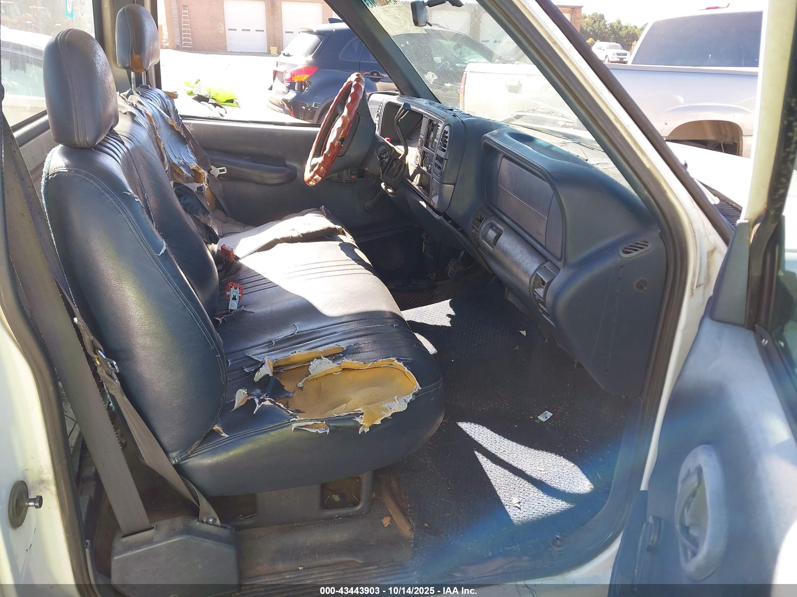 CHEVROLET C1500 image 5