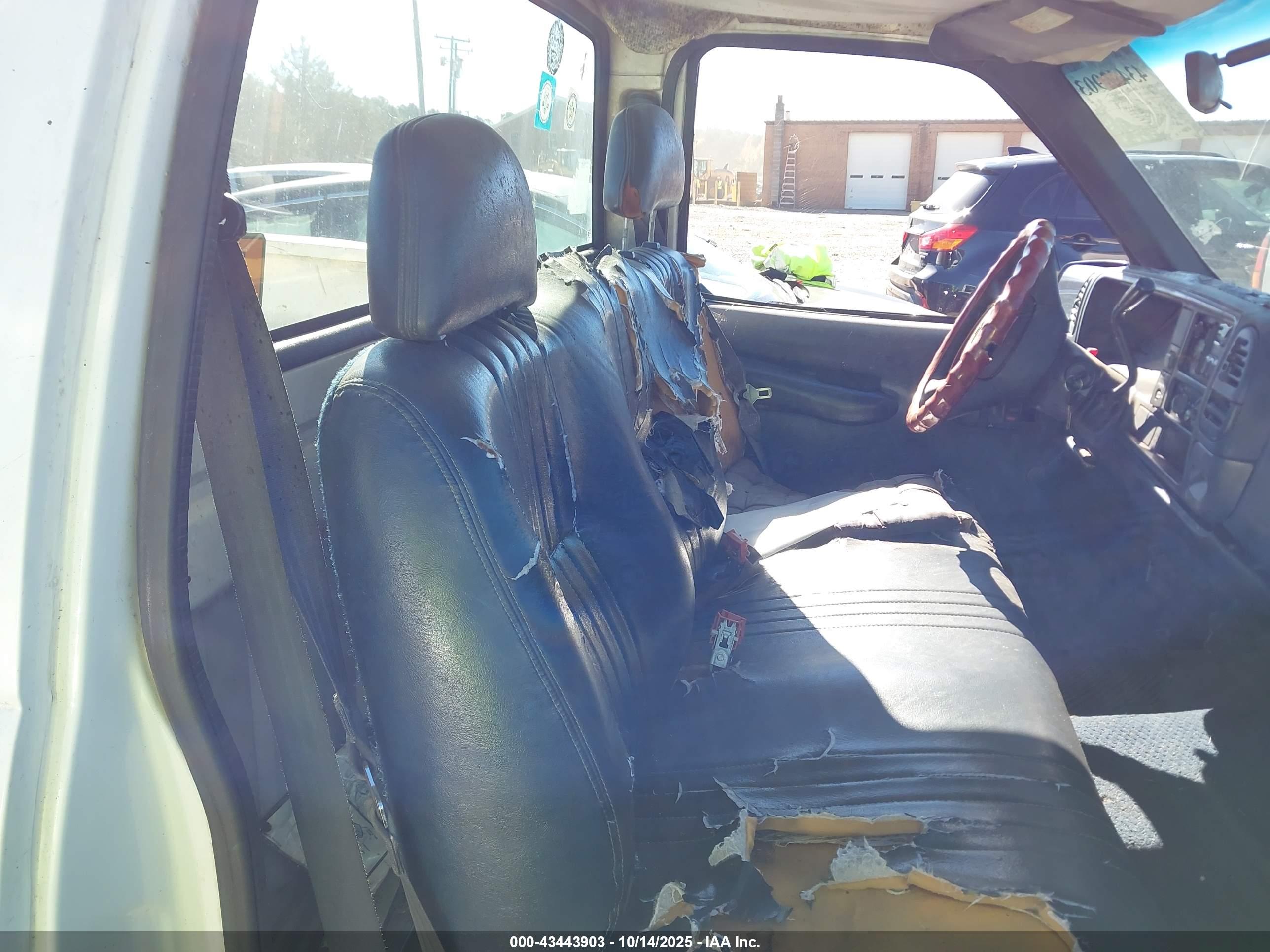 CHEVROLET C1500 image 8