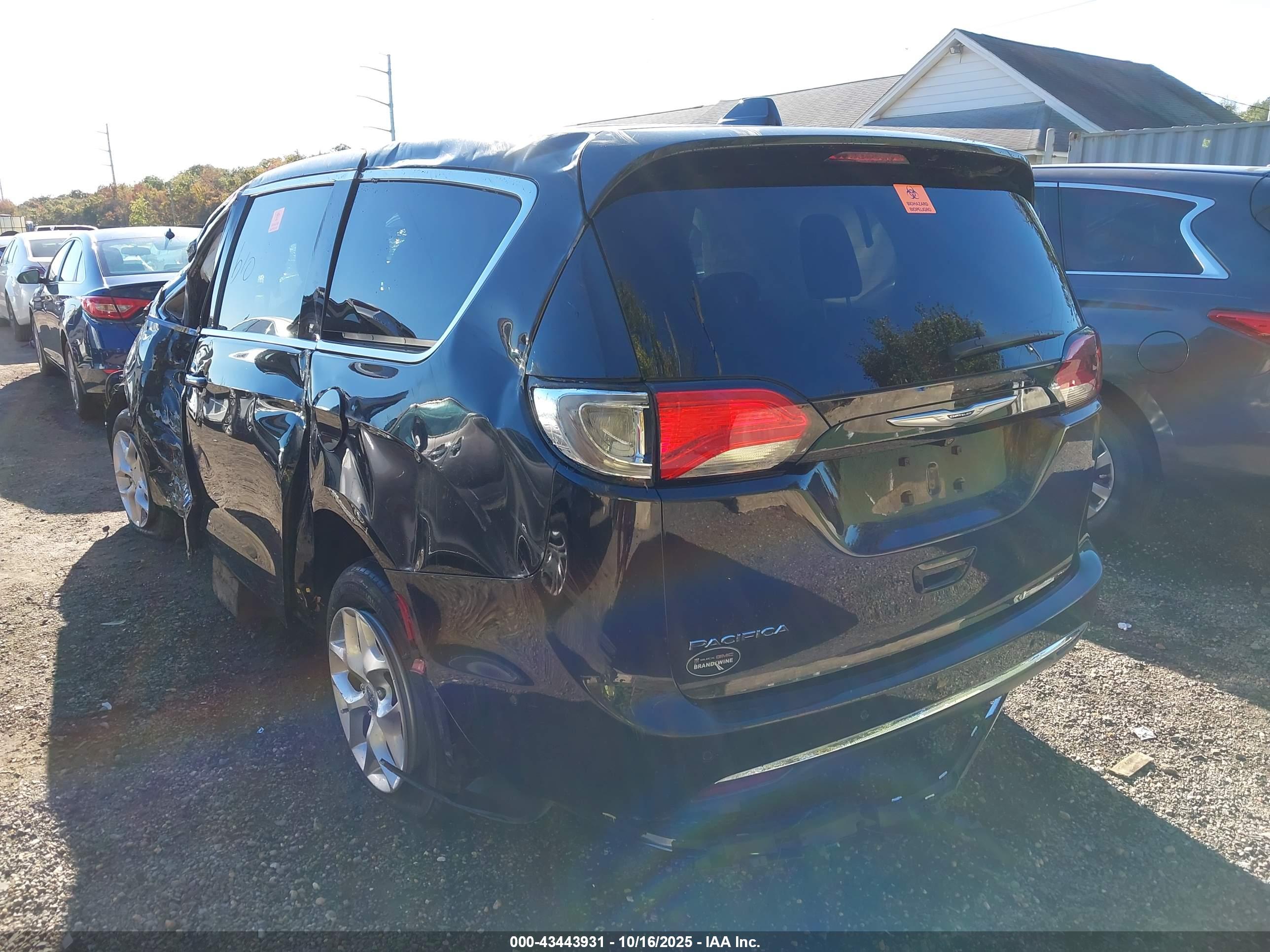 CHRYSLER PACIFICA image 3