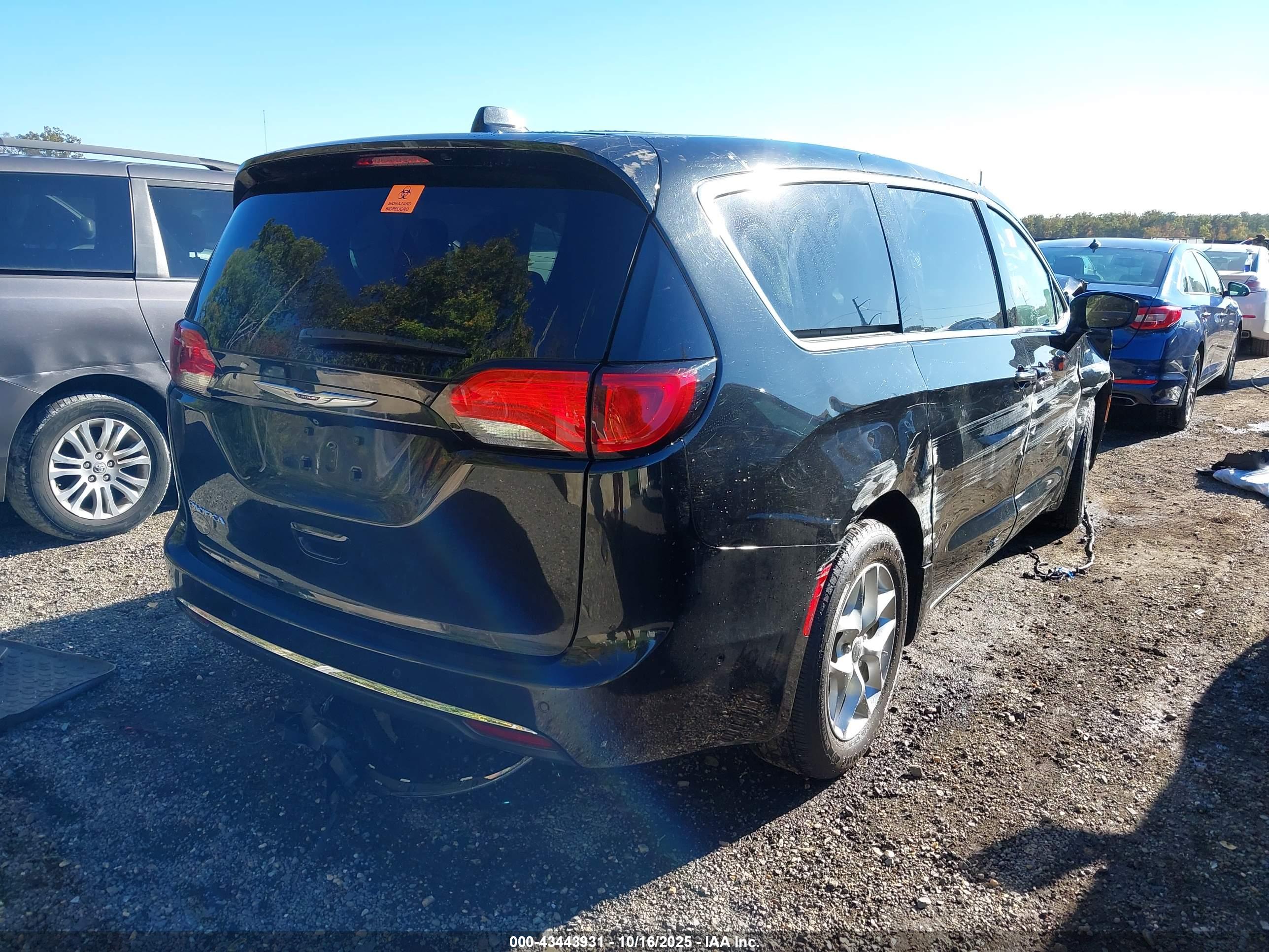 CHRYSLER PACIFICA image 4