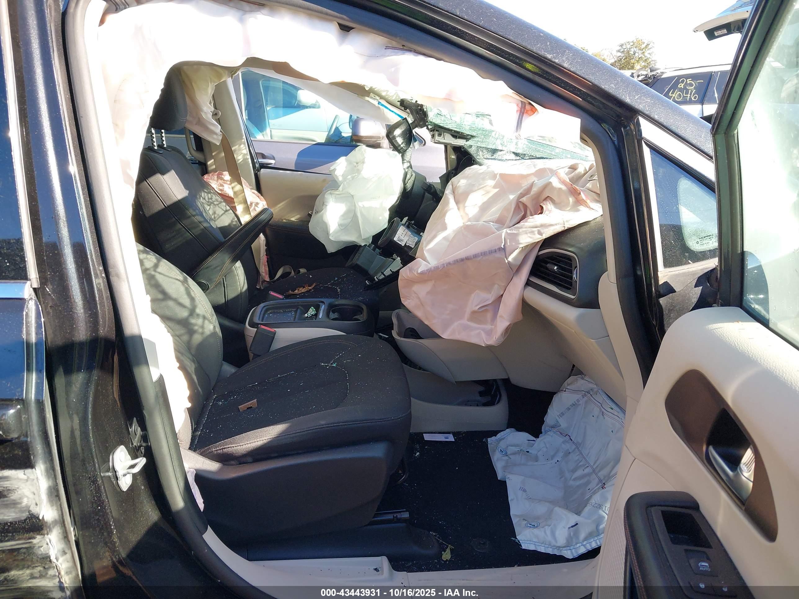 CHRYSLER PACIFICA image 5
