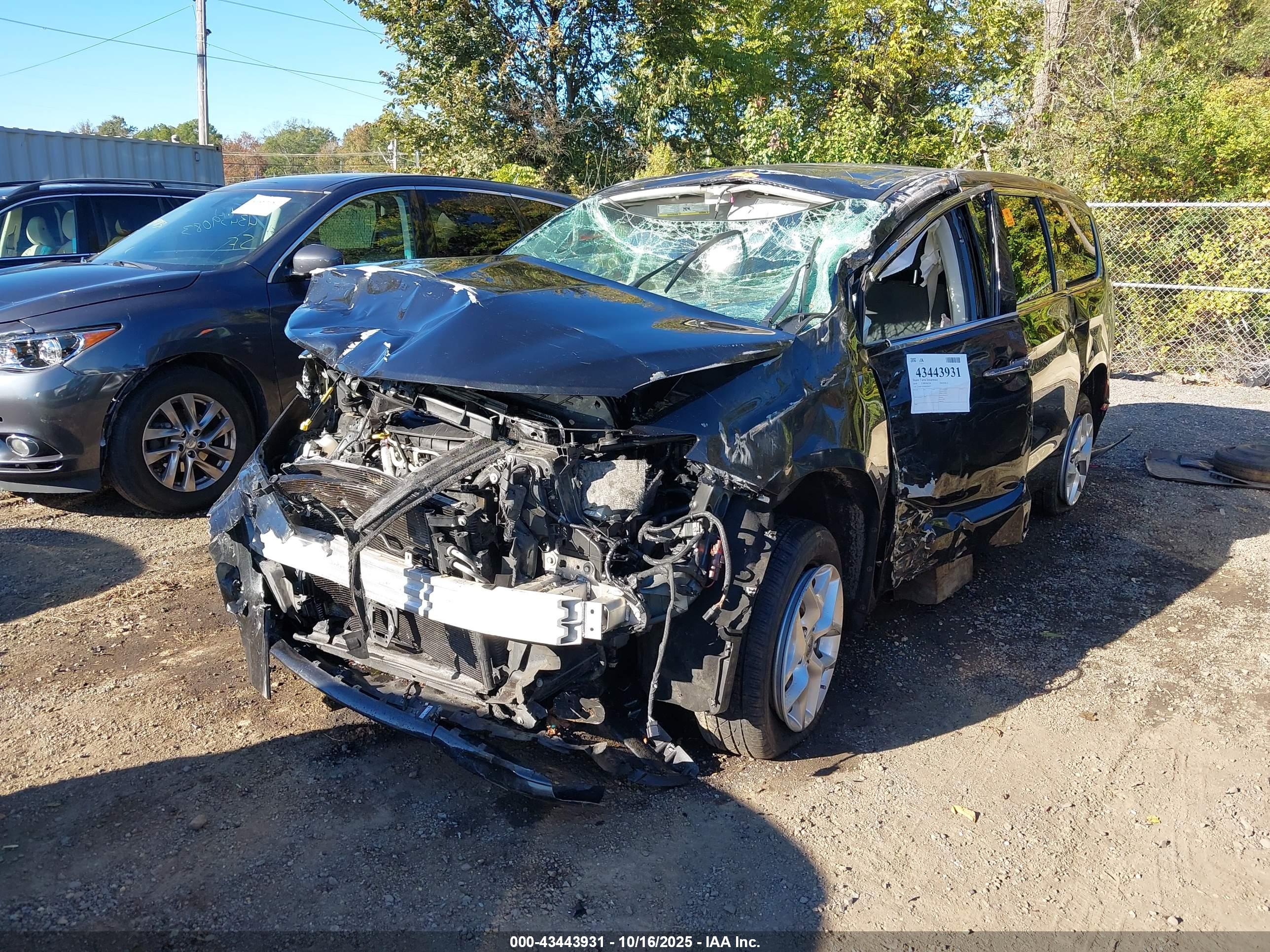 CHRYSLER PACIFICA image 6