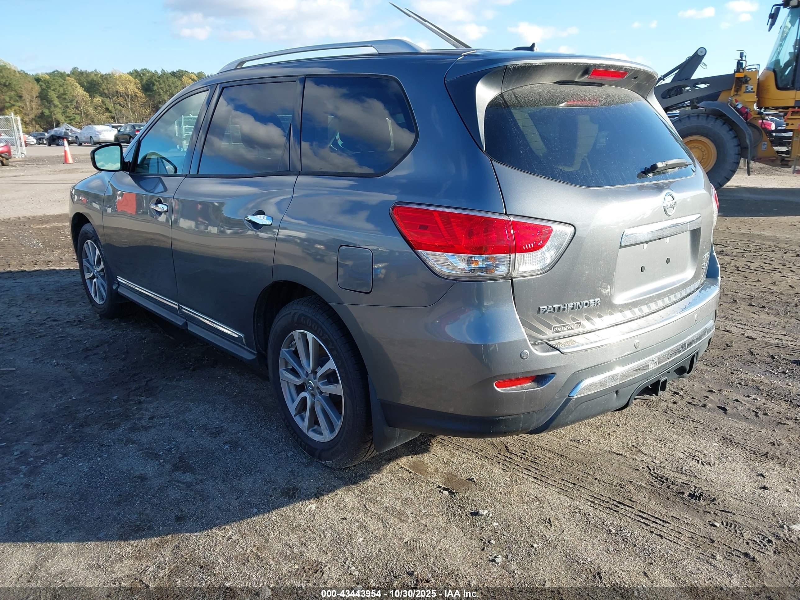 NISSAN PATHFINDER image 3