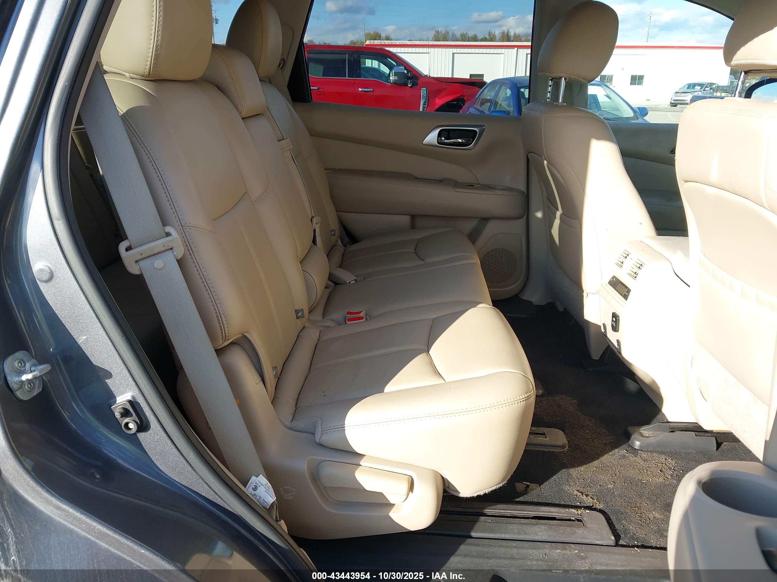 NISSAN PATHFINDER image 8