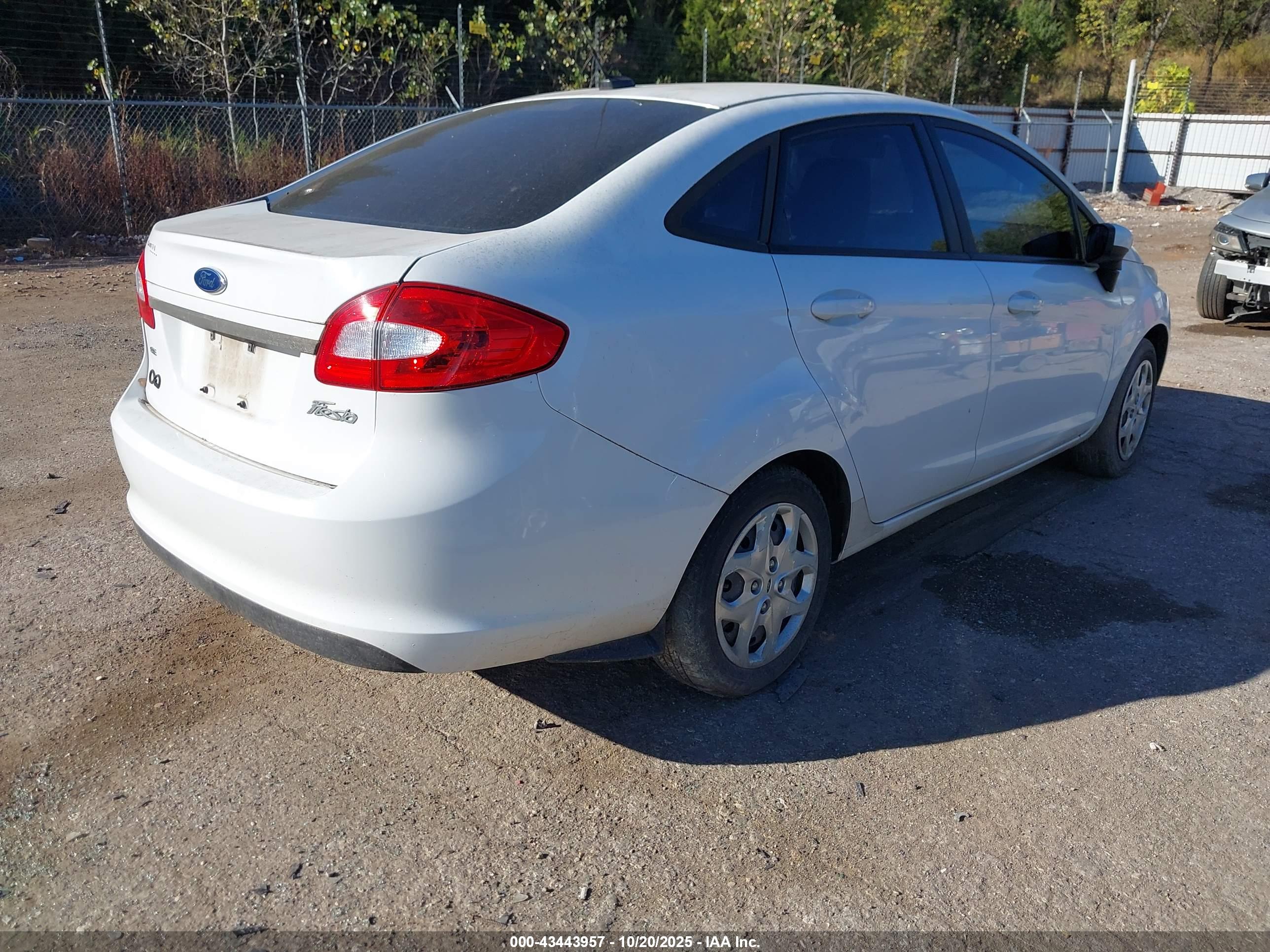 FORD FIESTA image 4