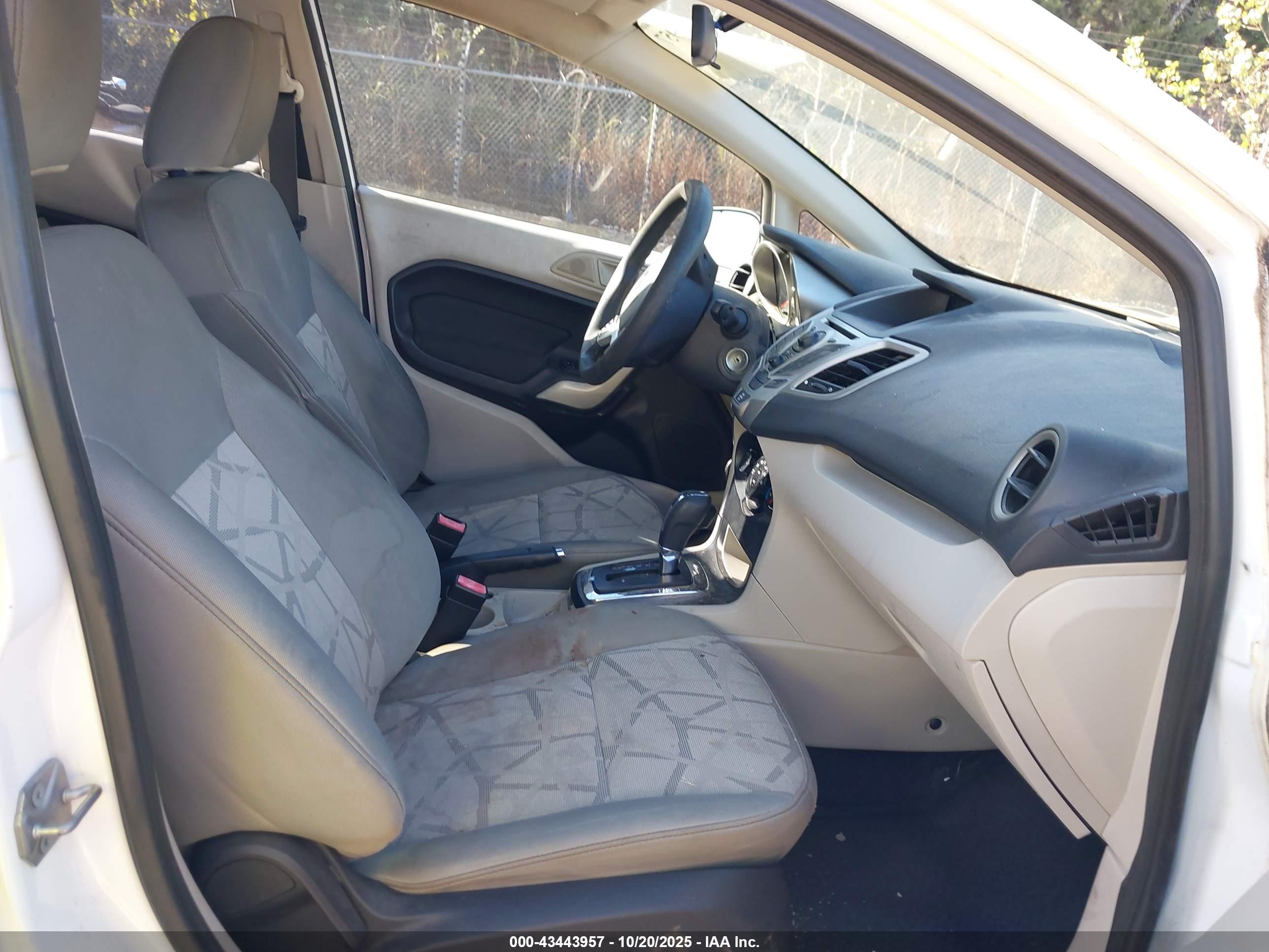 FORD FIESTA image 5