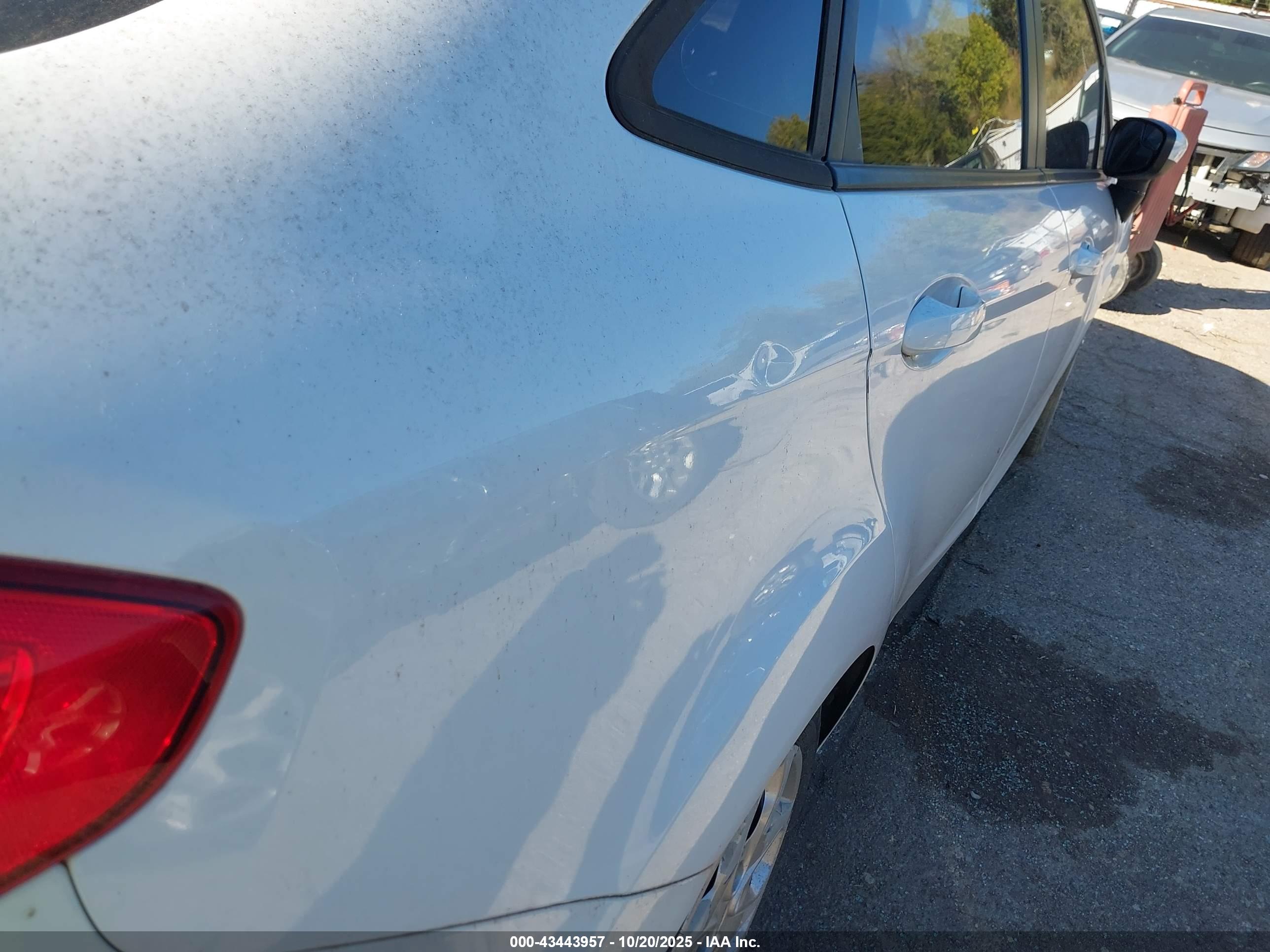 FORD FIESTA image 6