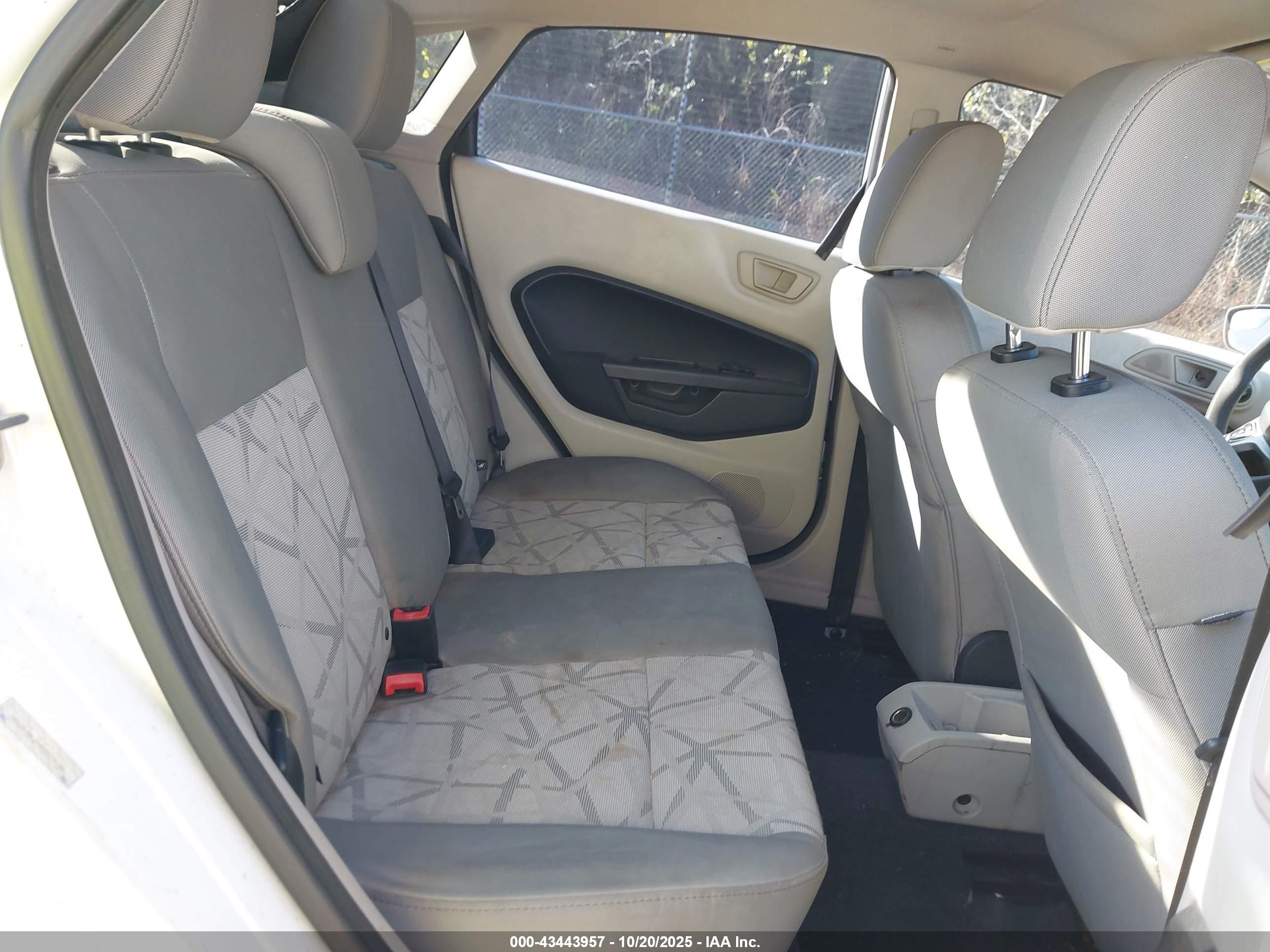 FORD FIESTA image 8