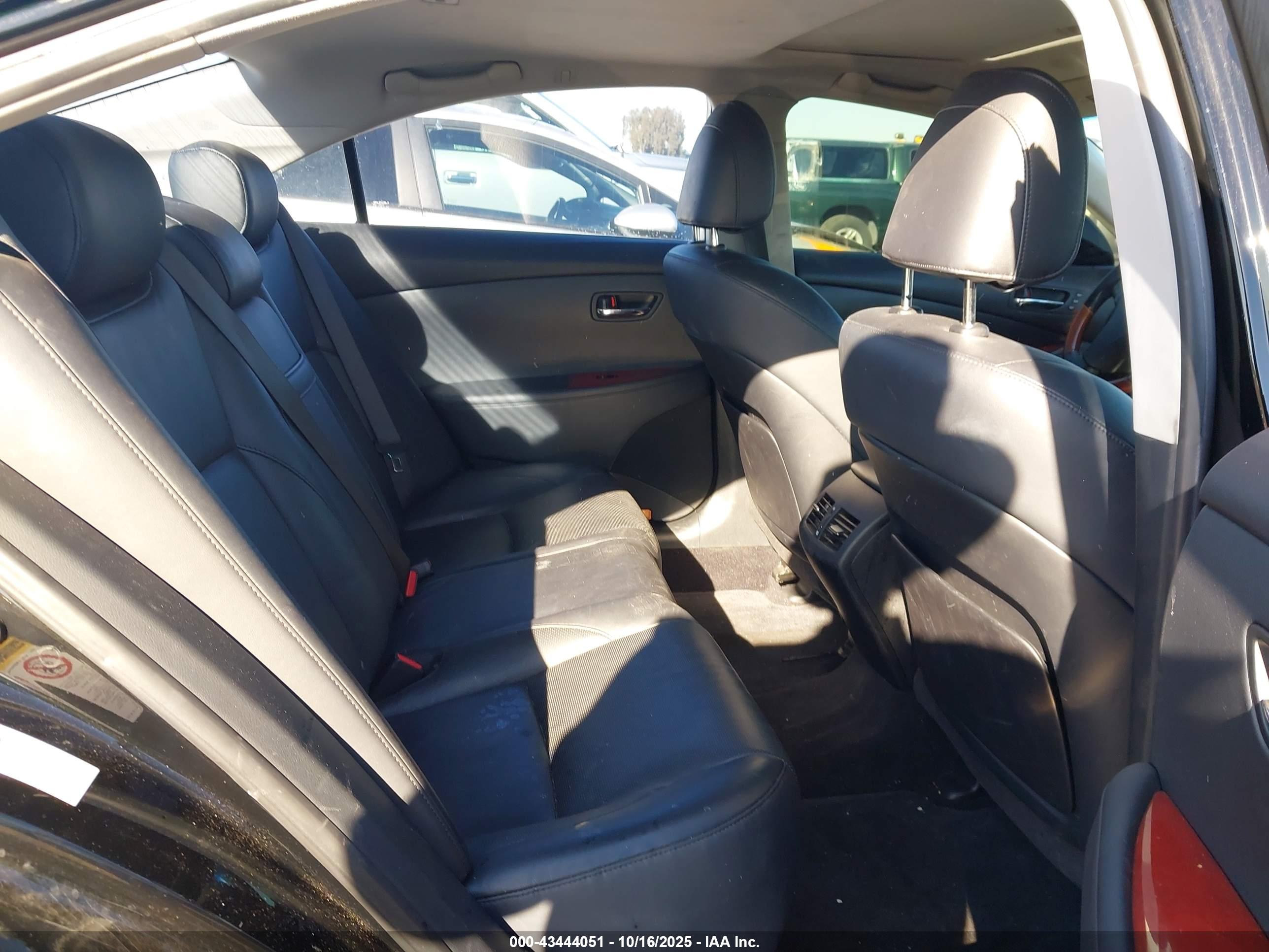 LEXUS ES image 8