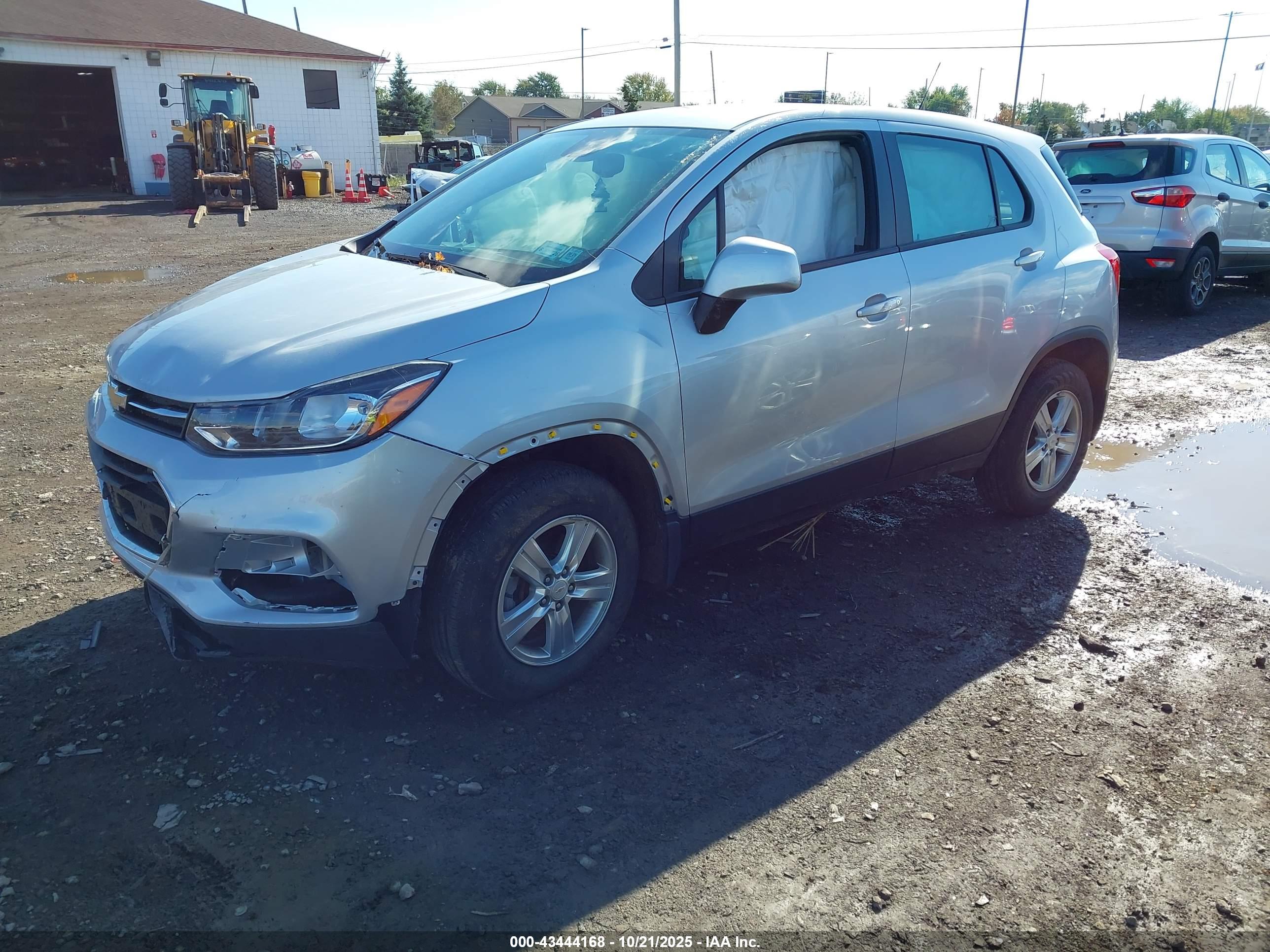 CHEVROLET TRAX image 2