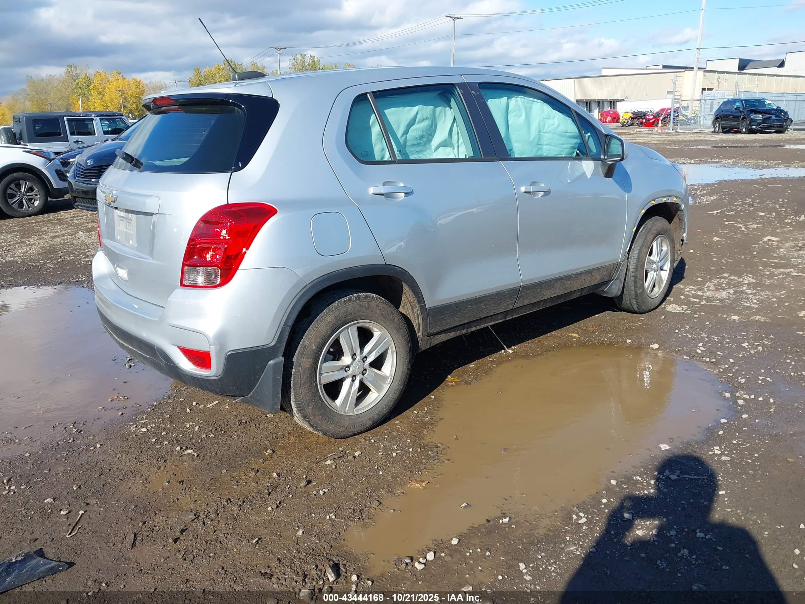 CHEVROLET TRAX image 4
