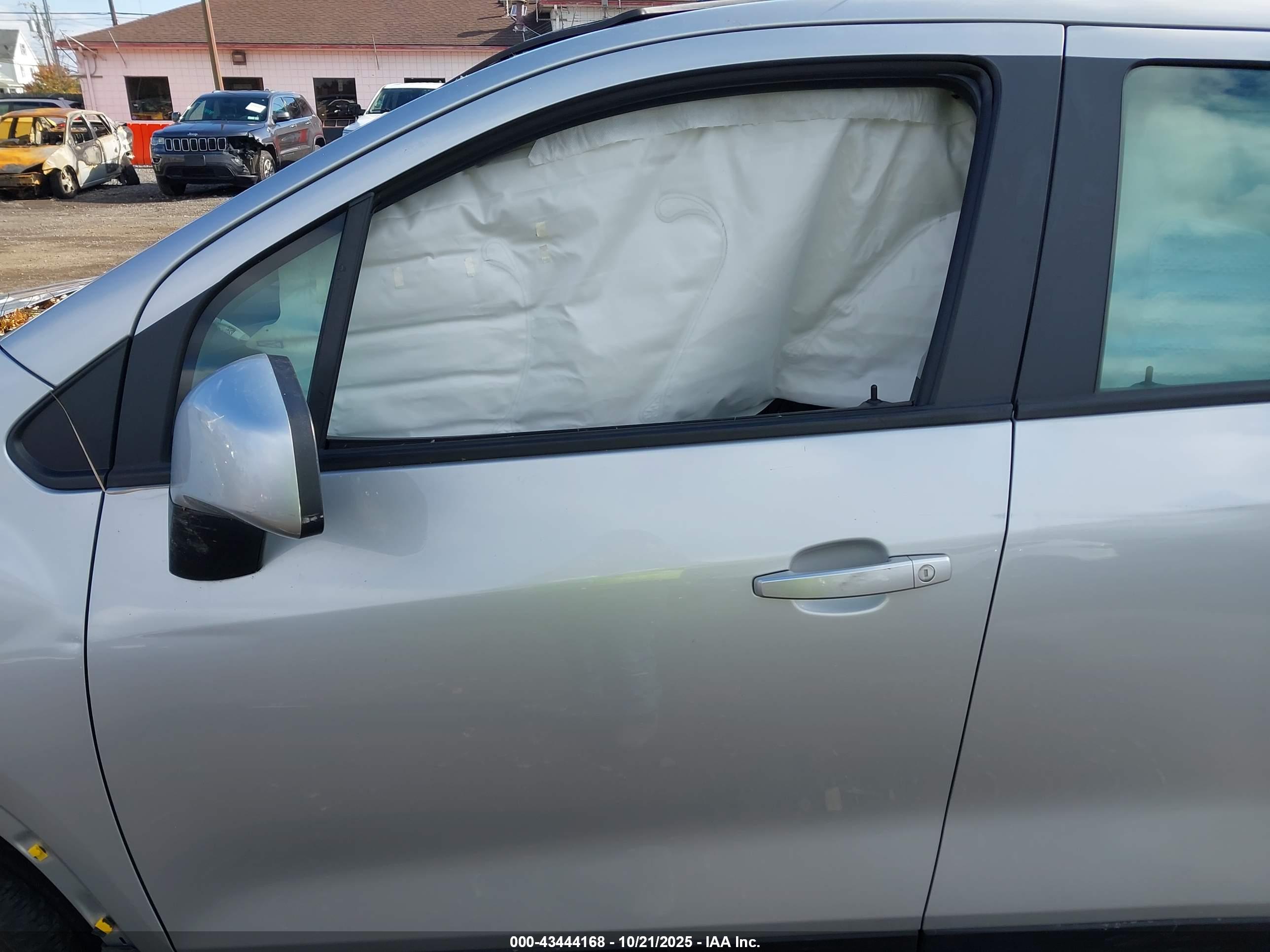 CHEVROLET TRAX image 6
