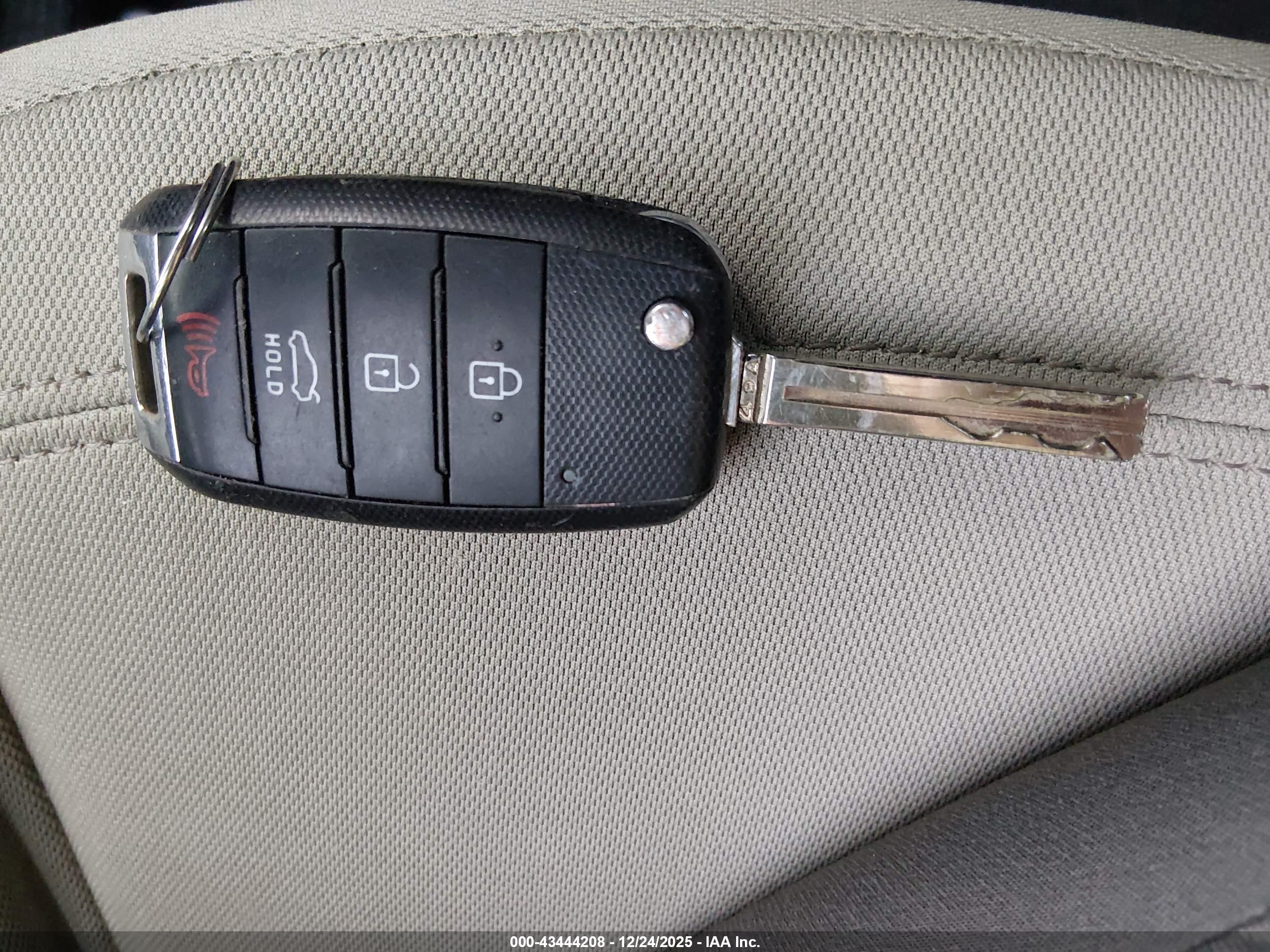 KIA RIO image 11