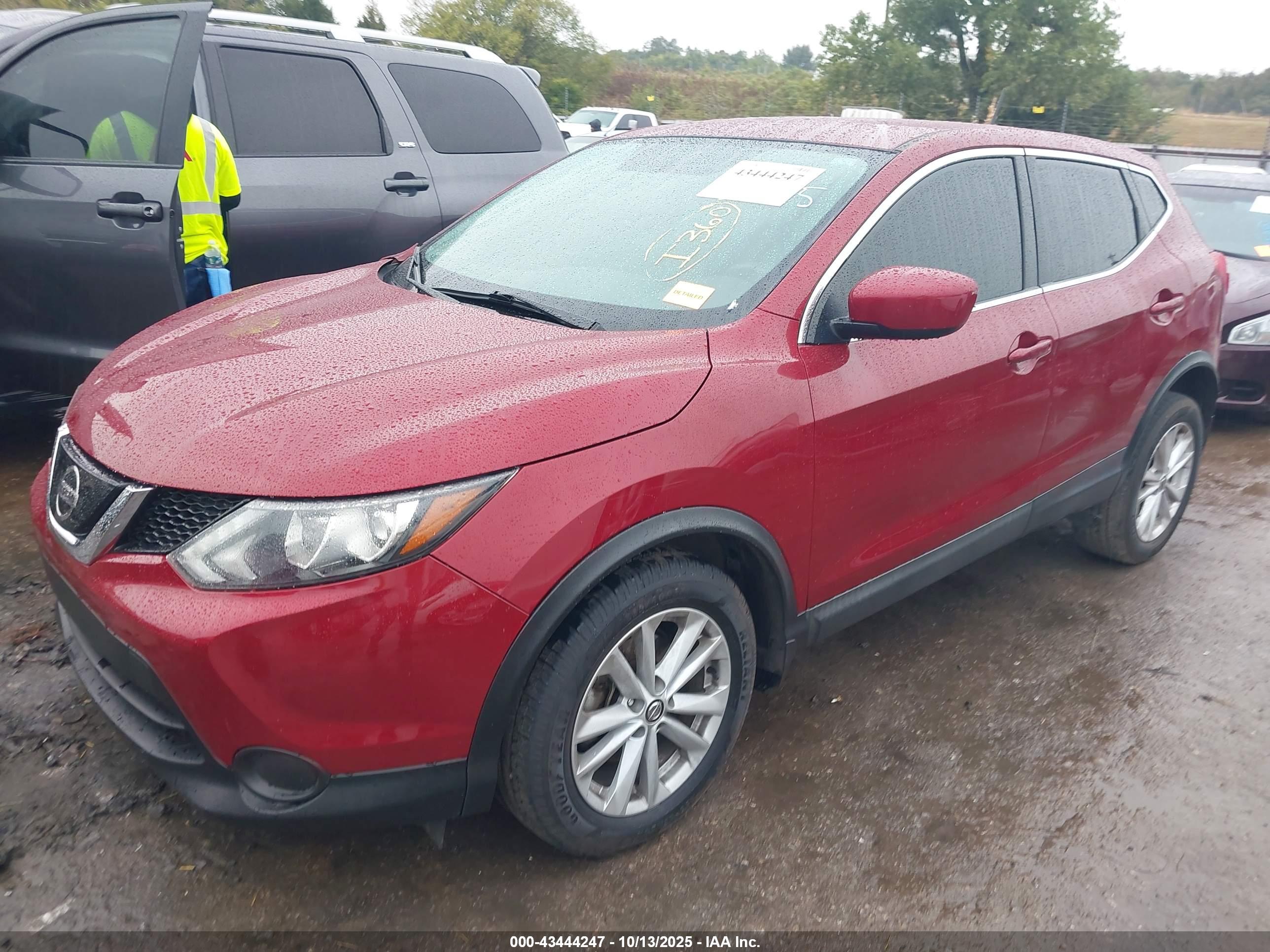 NISSAN ROGUE image 2