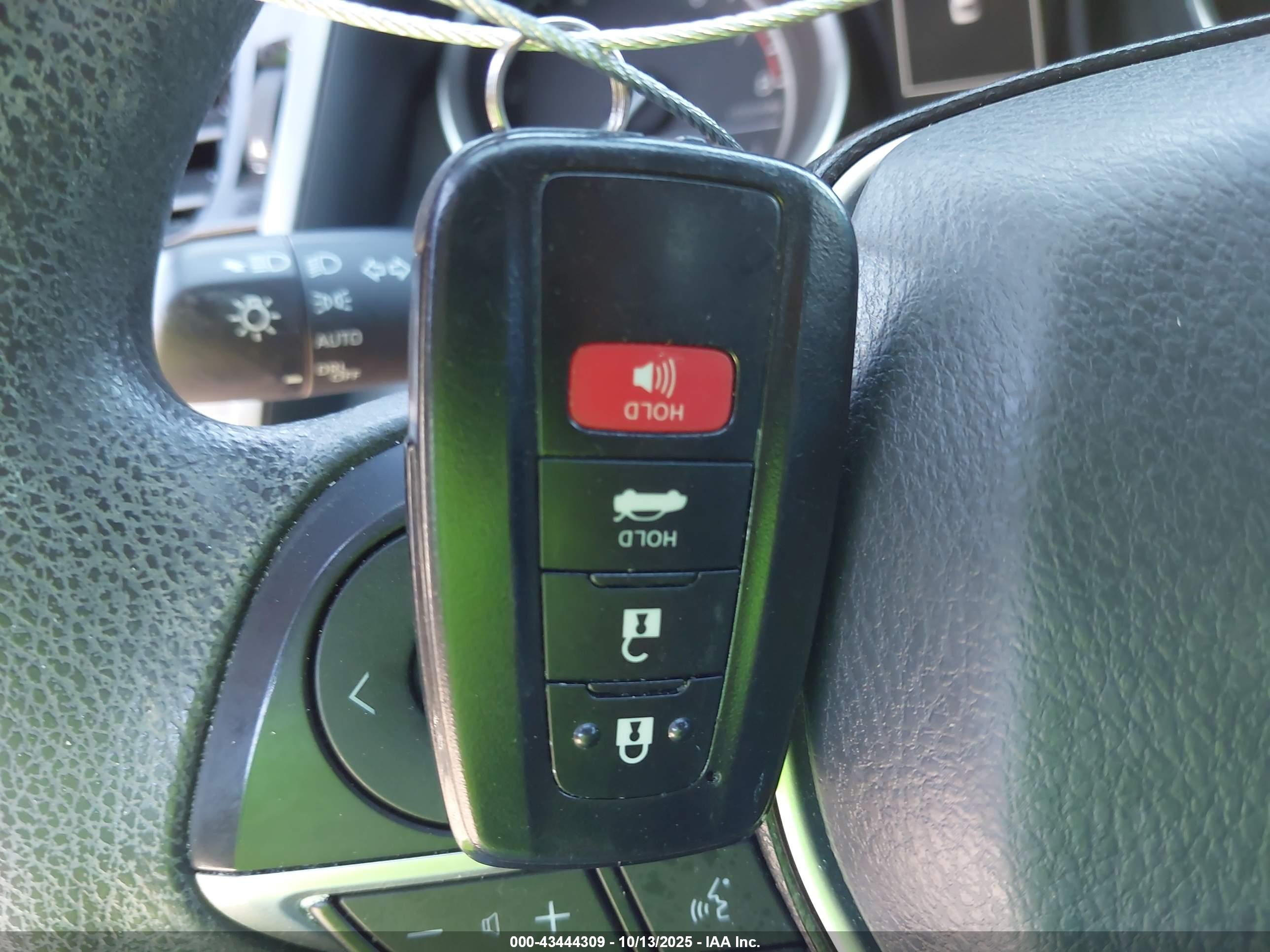 TOYOTA CAMRY image 11