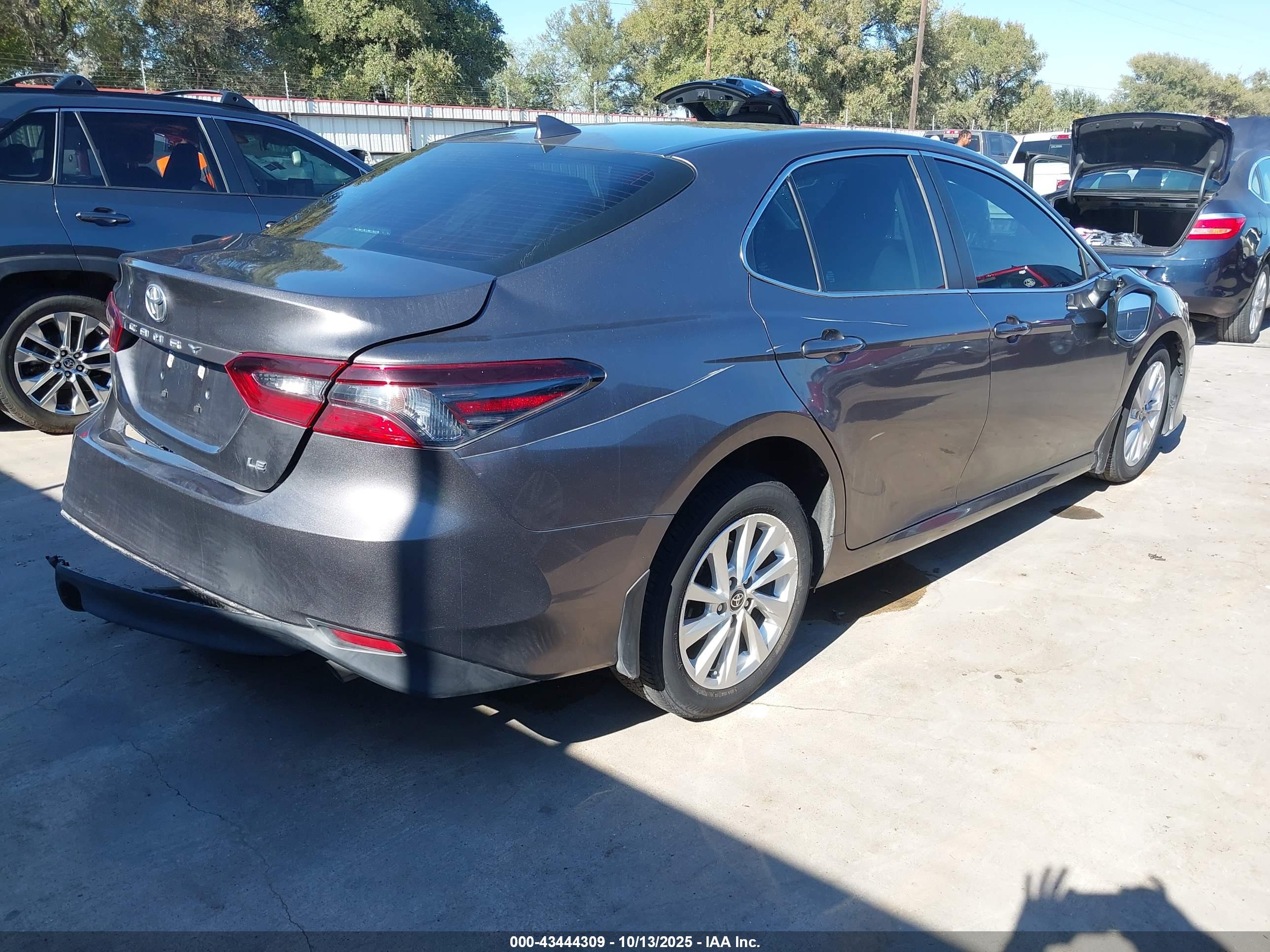 TOYOTA CAMRY image 4