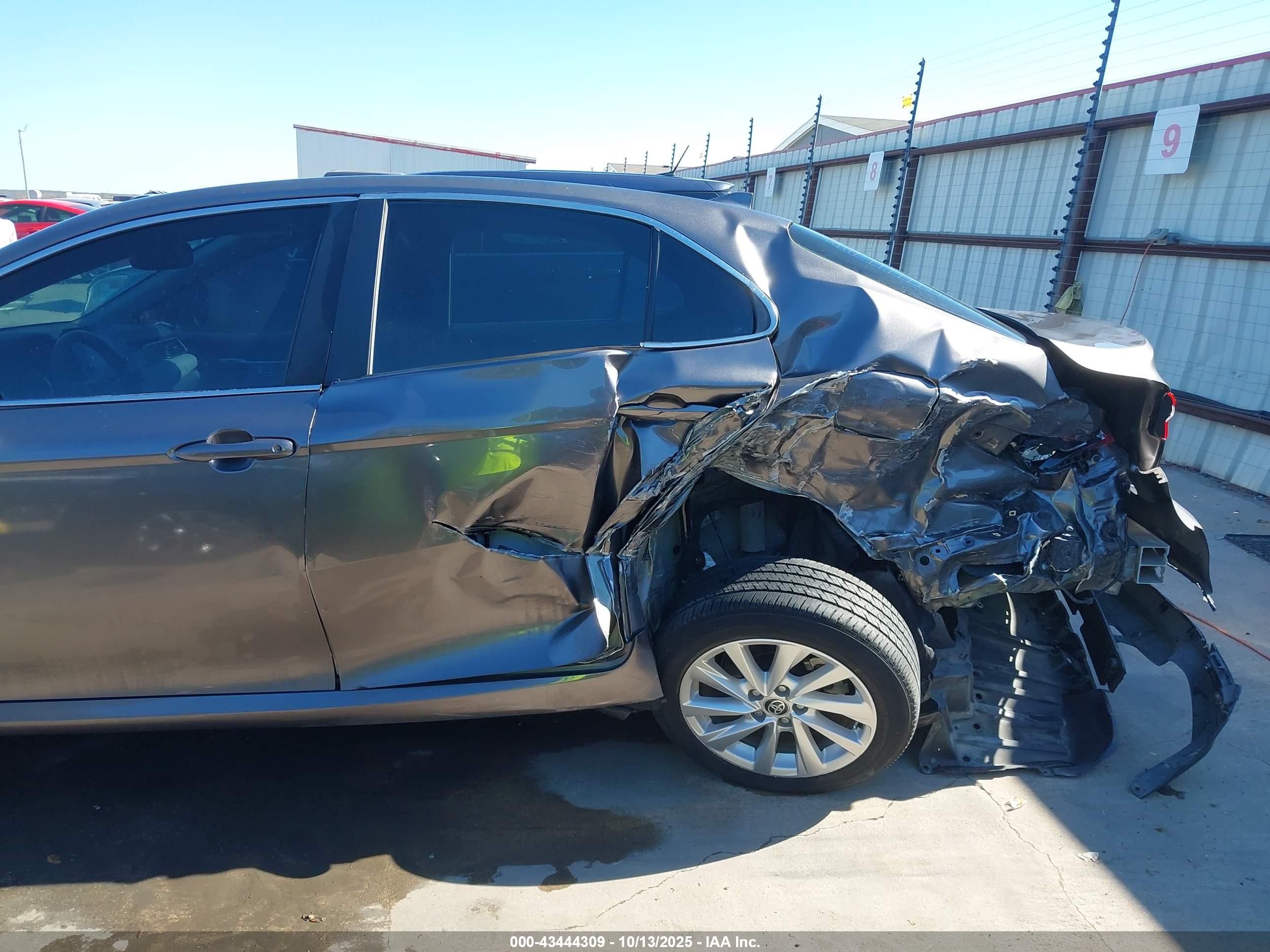 TOYOTA CAMRY image 6