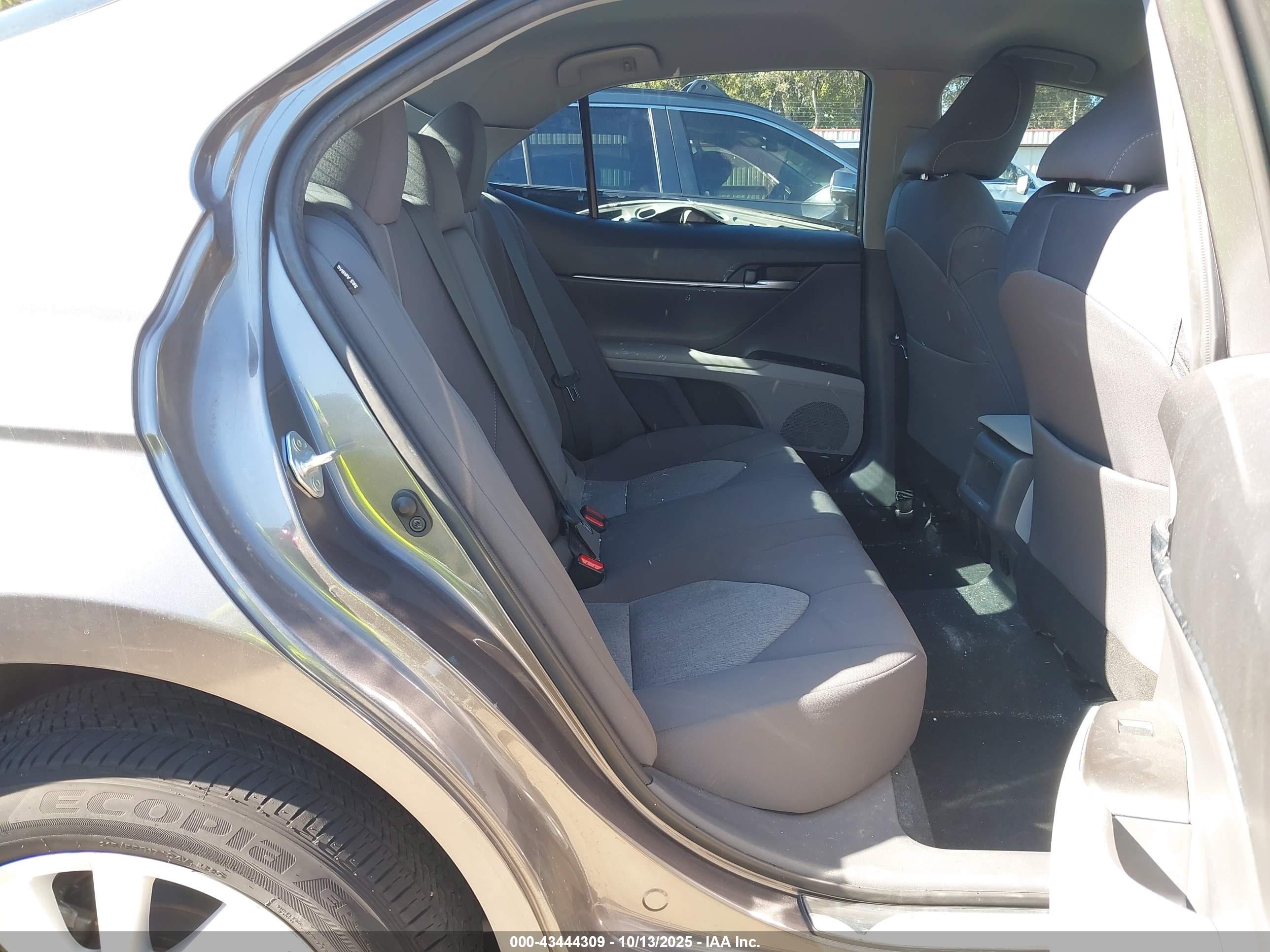 TOYOTA CAMRY image 8